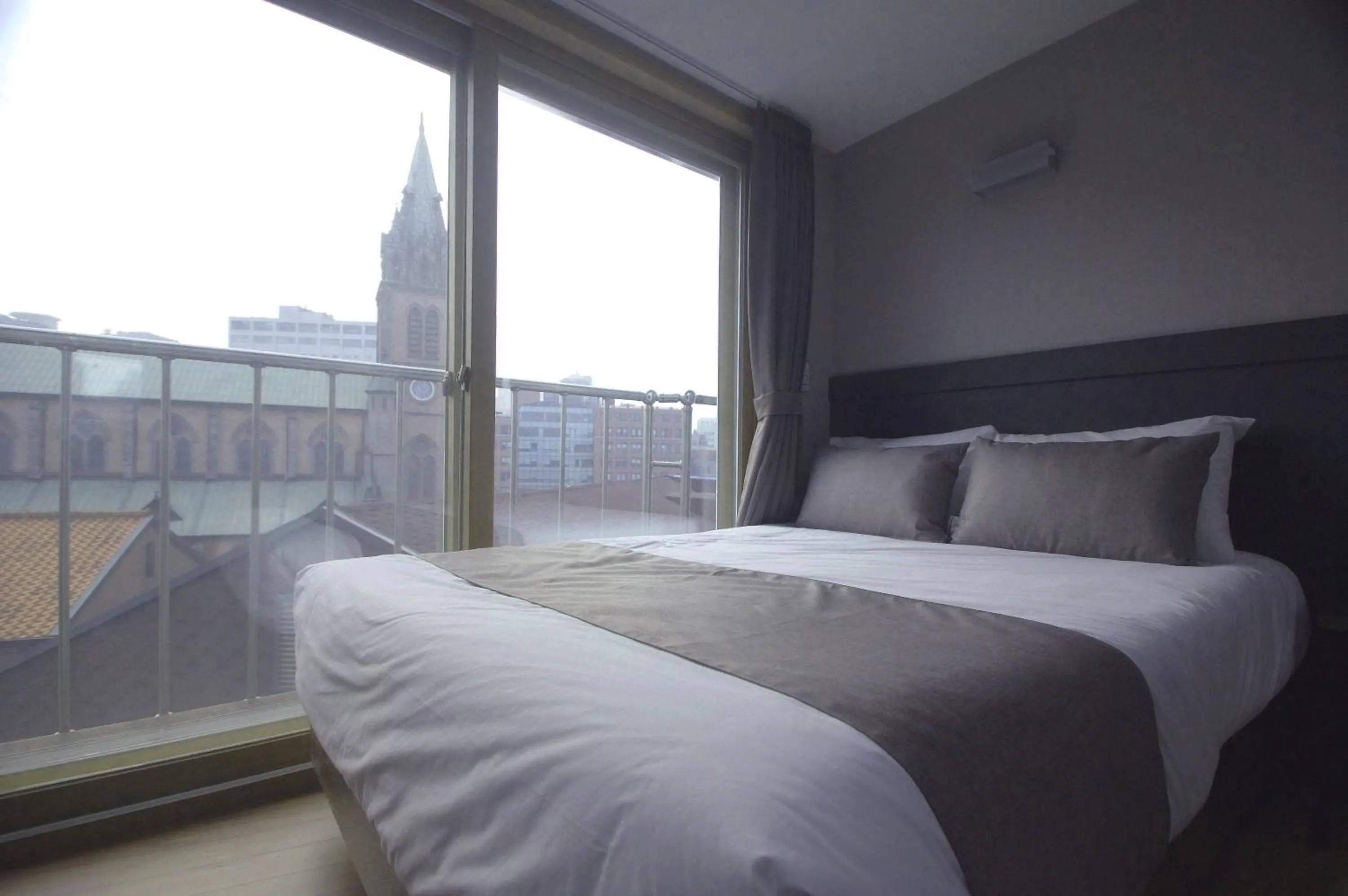 Bedroom, Bed in Ehwa In Myeongdong