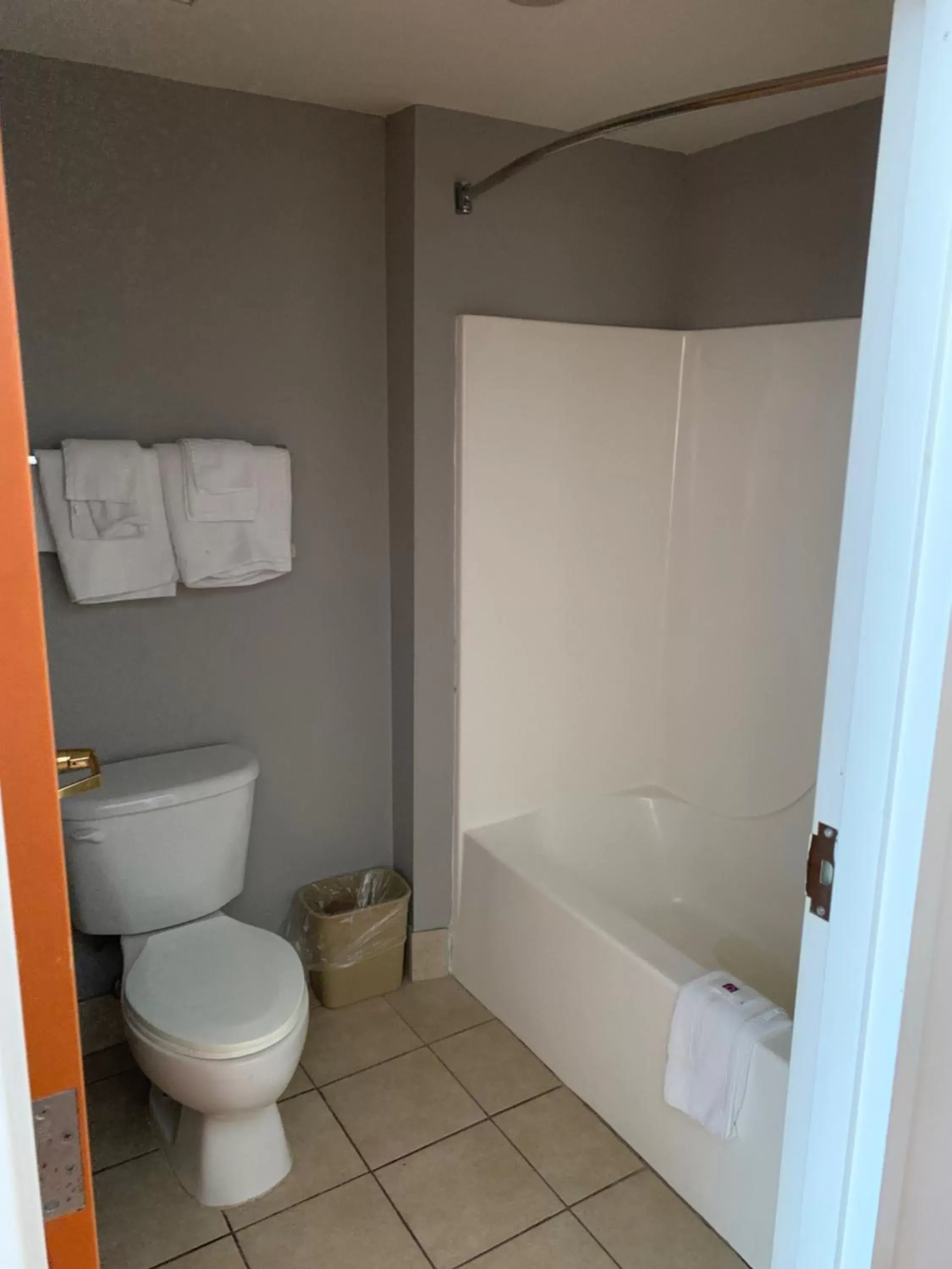 Quadruple Room - Non-Smoking in Quality Inn & Suites Biloxi - Ocean Springs Quadruple Room - Non-Smoking in Quality Inn & Suites Biloxi - Ocean Springs