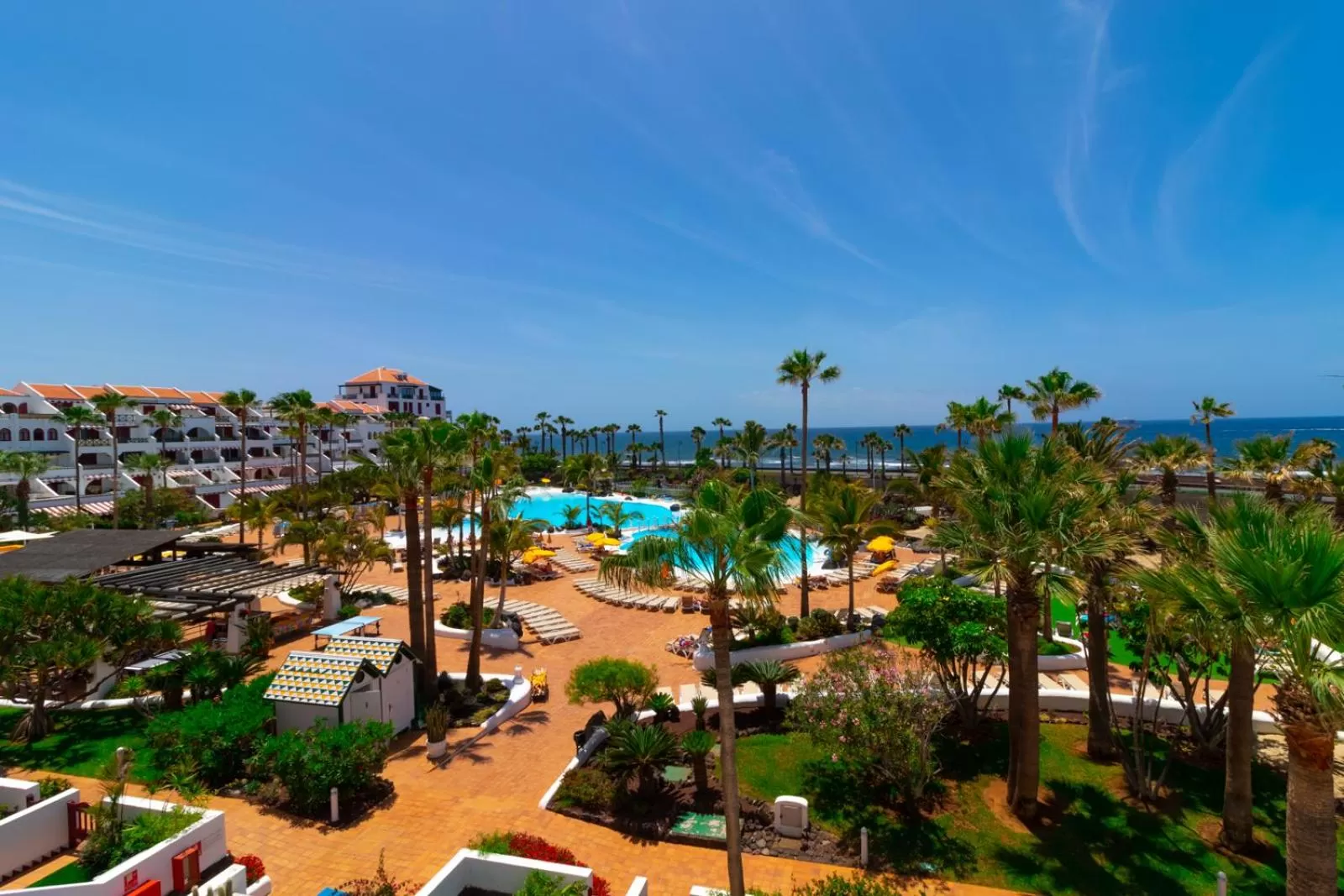 Pool view in Parque Santiago IV Official