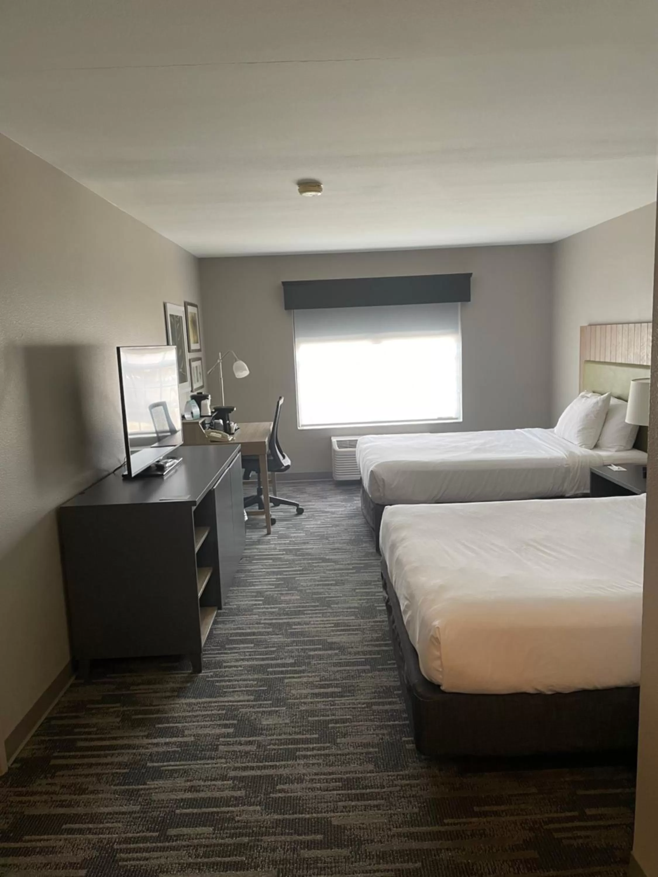 Photo of the whole room, Bed in Country Inn & Suites by Radisson, Madison, WI