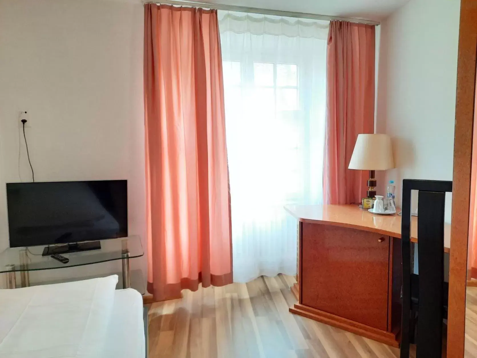 Single Room in Spalenbrunnen Hotel & Restaurant Basel City Center Single Room in Spalenbrunnen Hotel & Restaurant Basel City Center