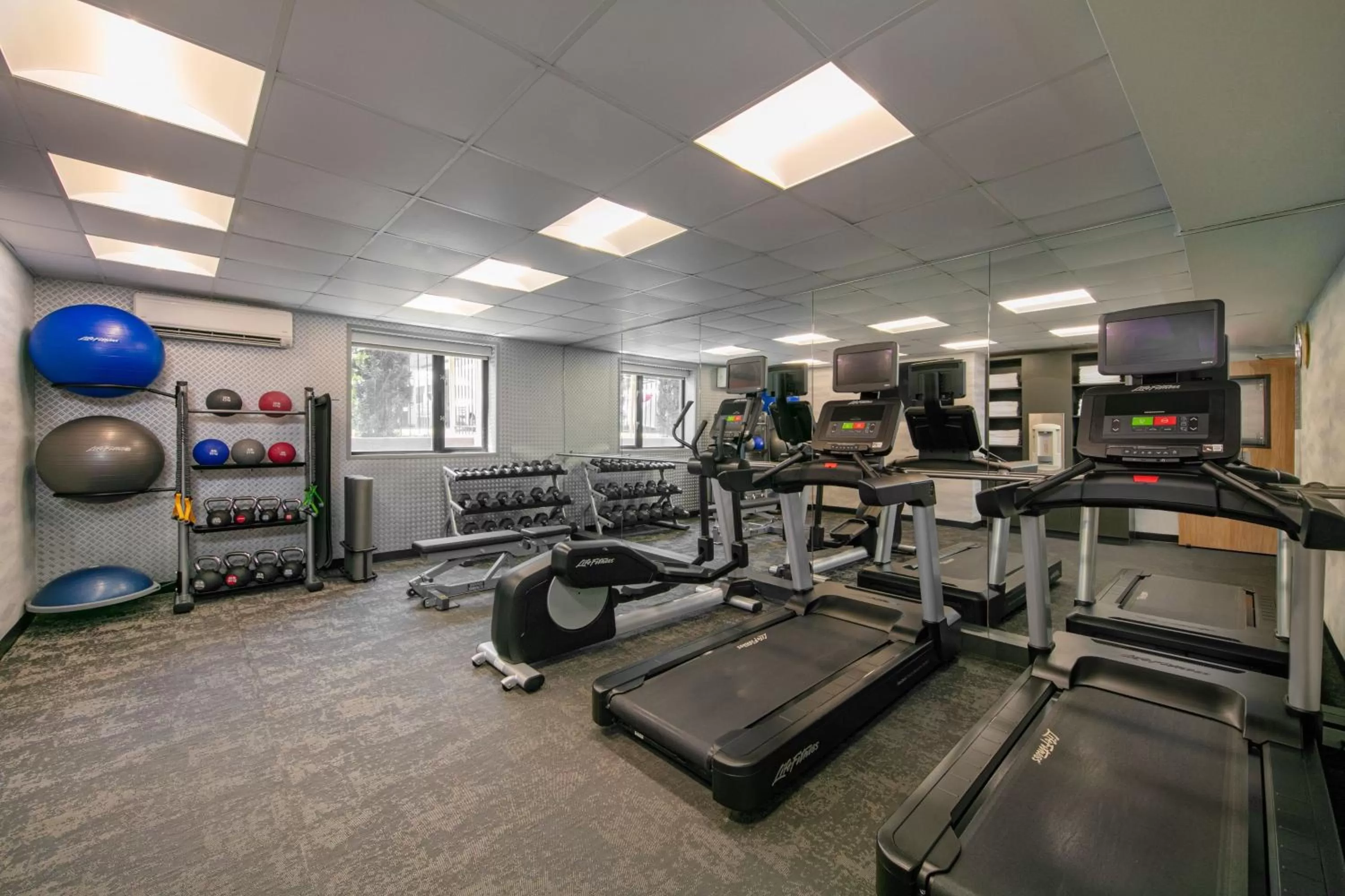 Fitness centre/facilities in Fairfield Inn by Marriott JFK Airport