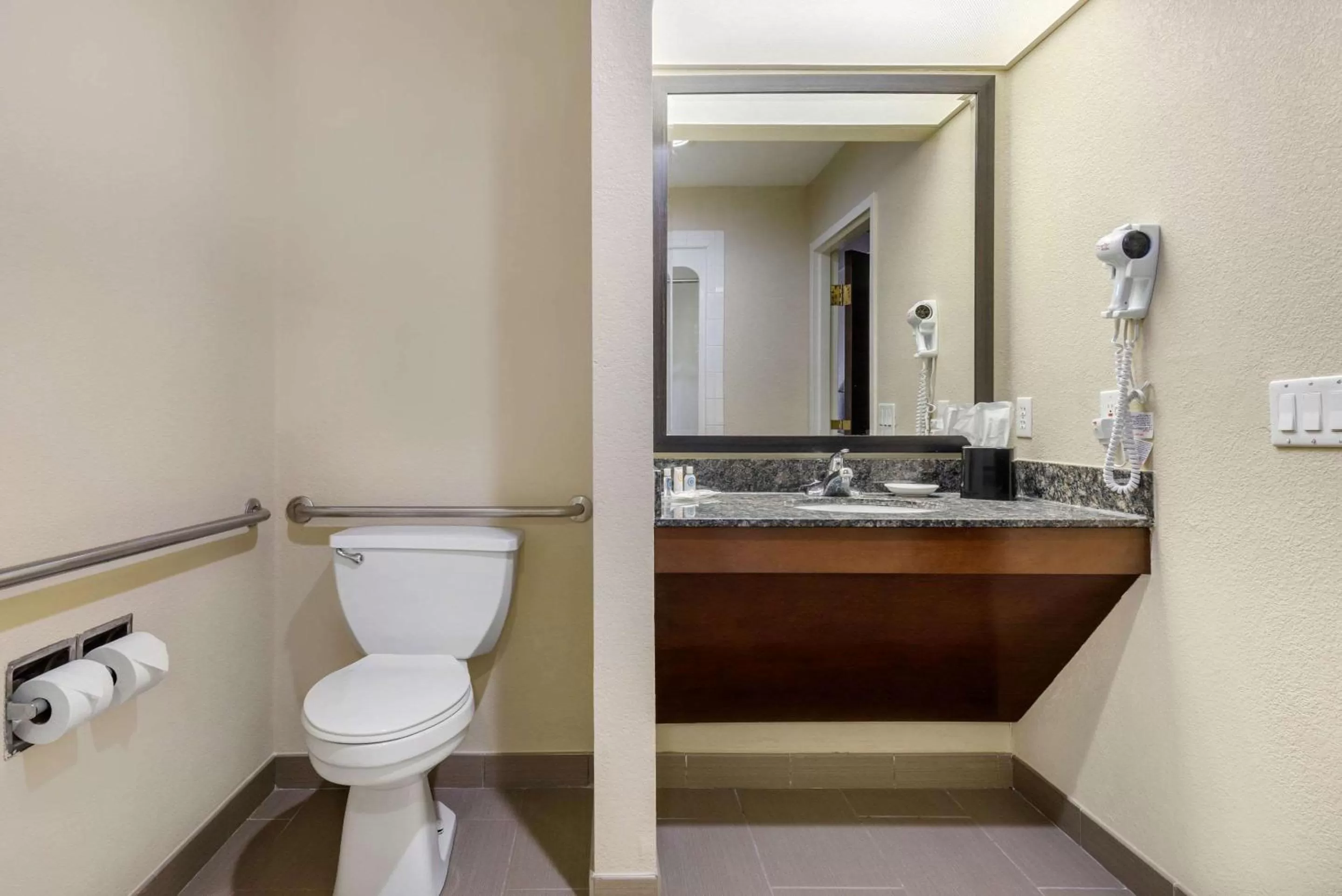 Bedroom in Comfort Suites Lafayette University Area