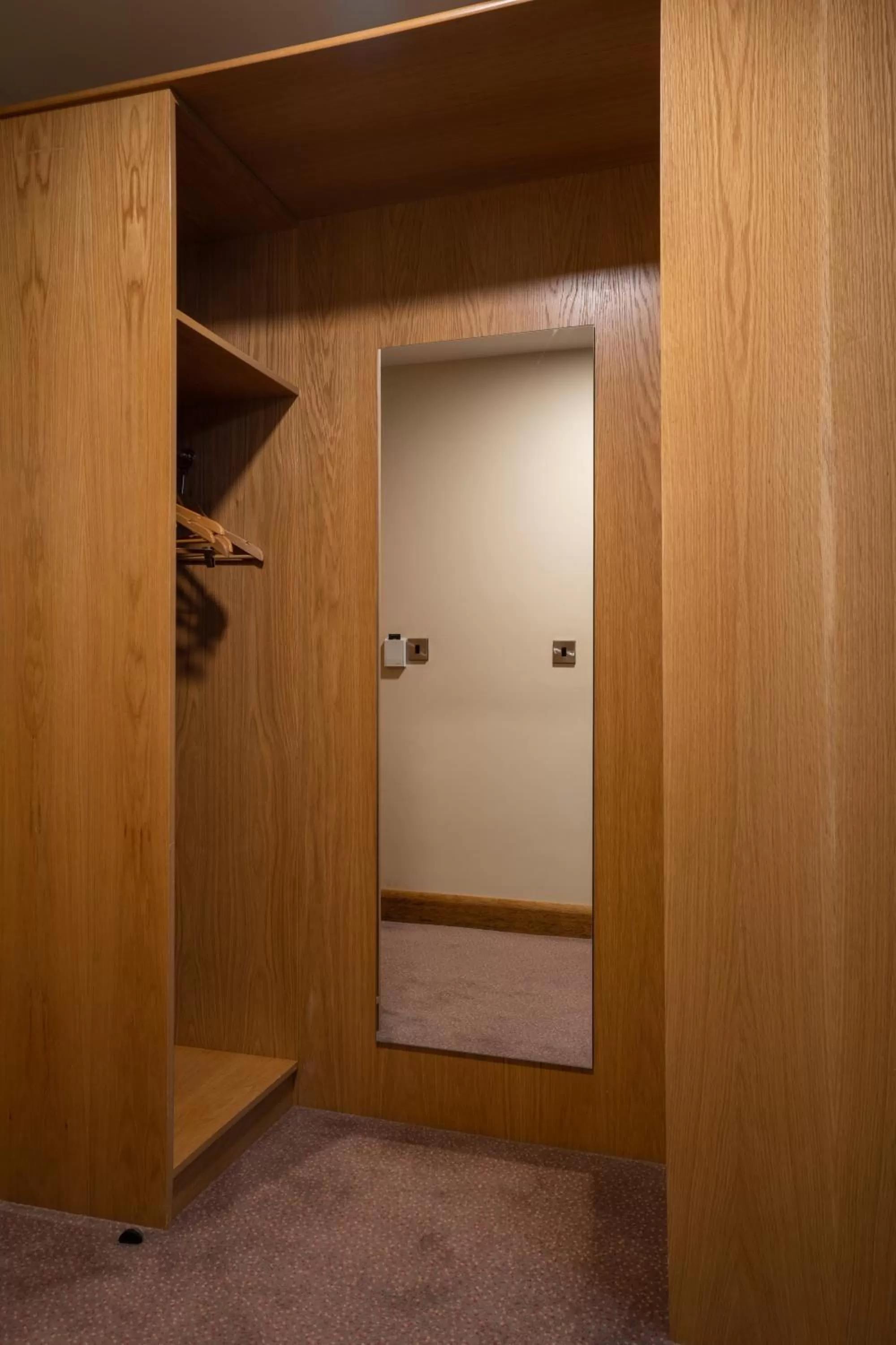 wardrobe in Belmore Court & Motel