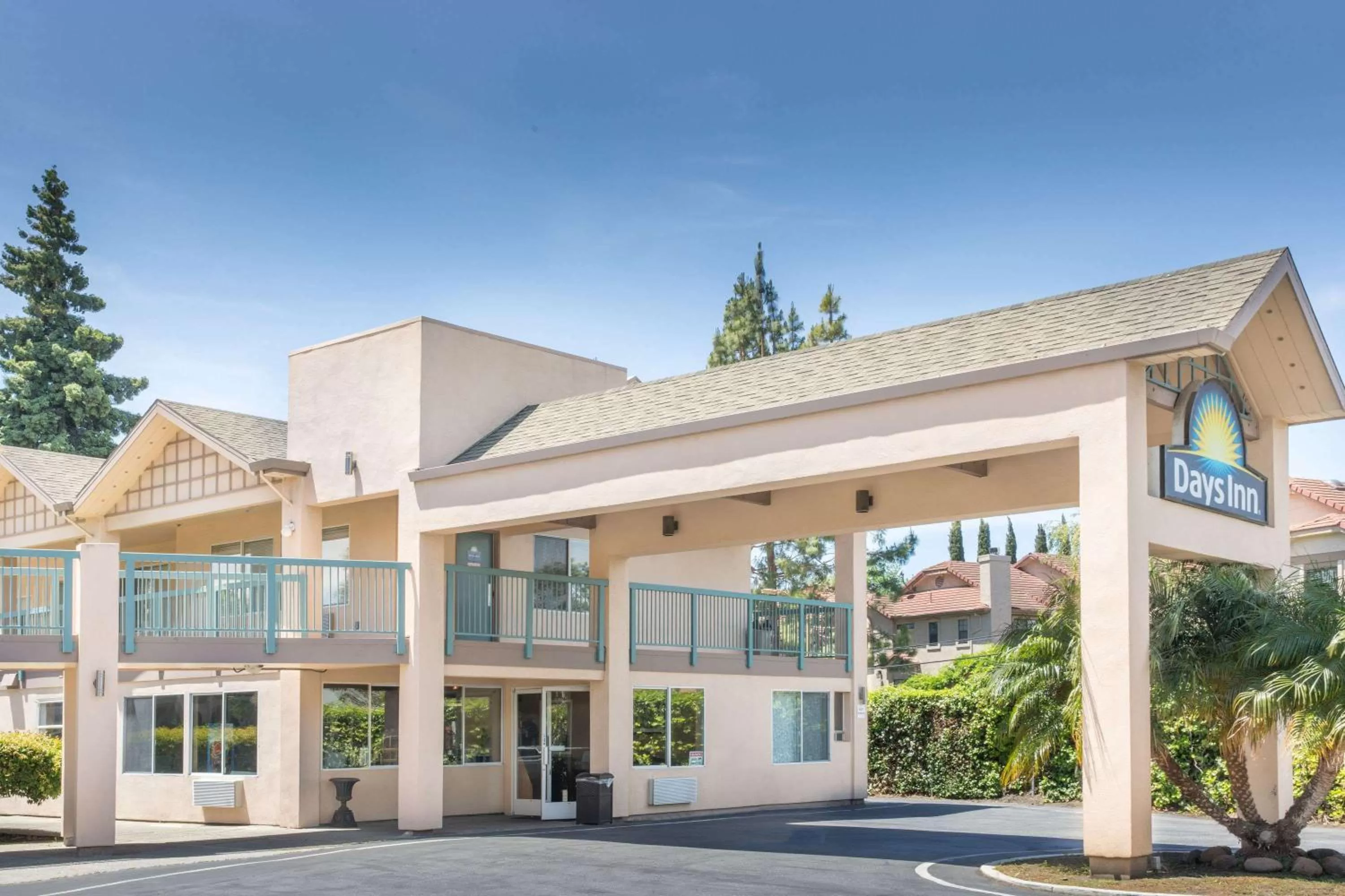 Property building in Days Inn by Wyndham Redwood City