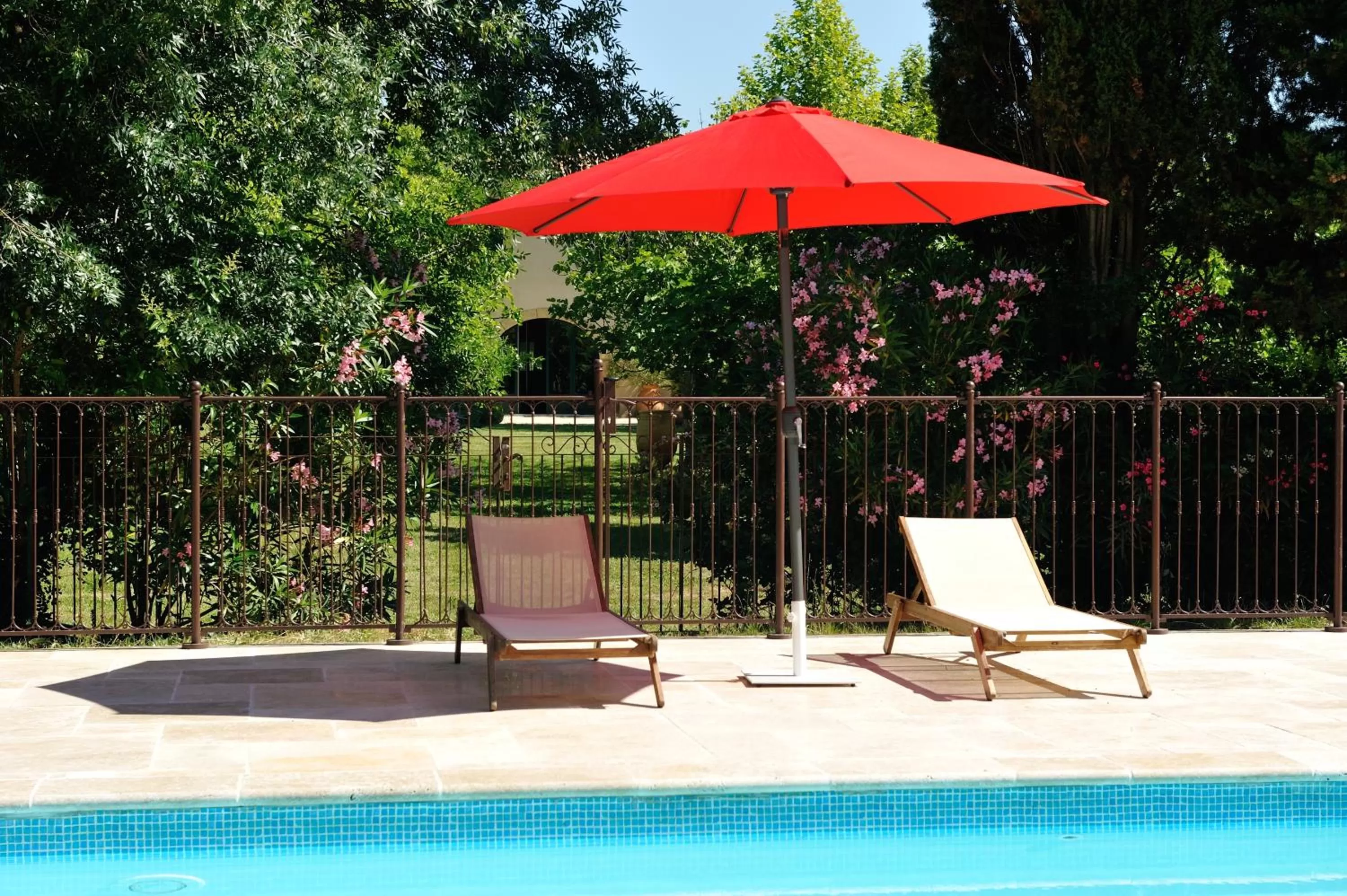 Swimming pool in Chambres d'Hotes Domaine des Machottes