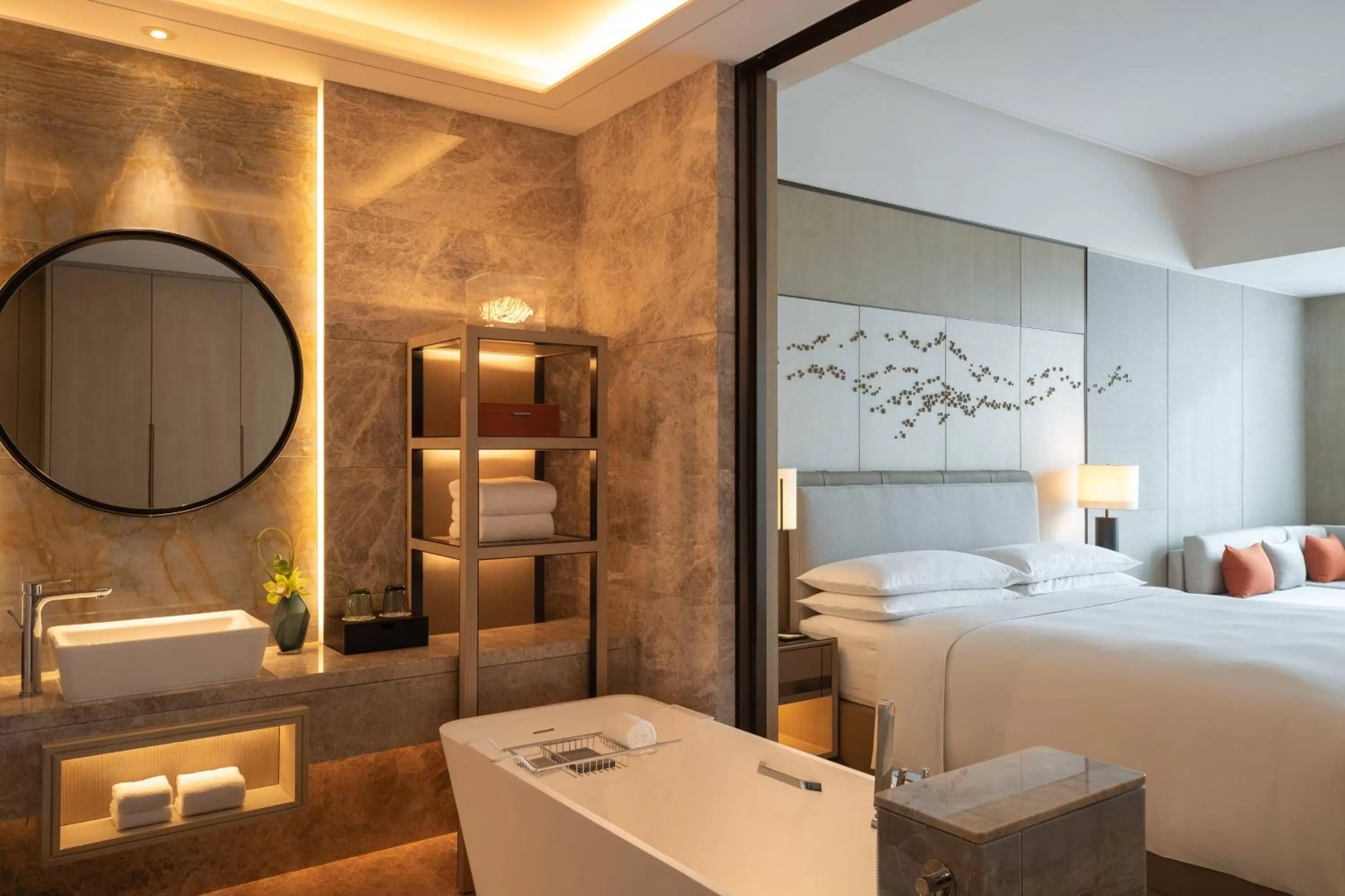 Photo of the whole room, Bed in Yantai Marriott Hotel