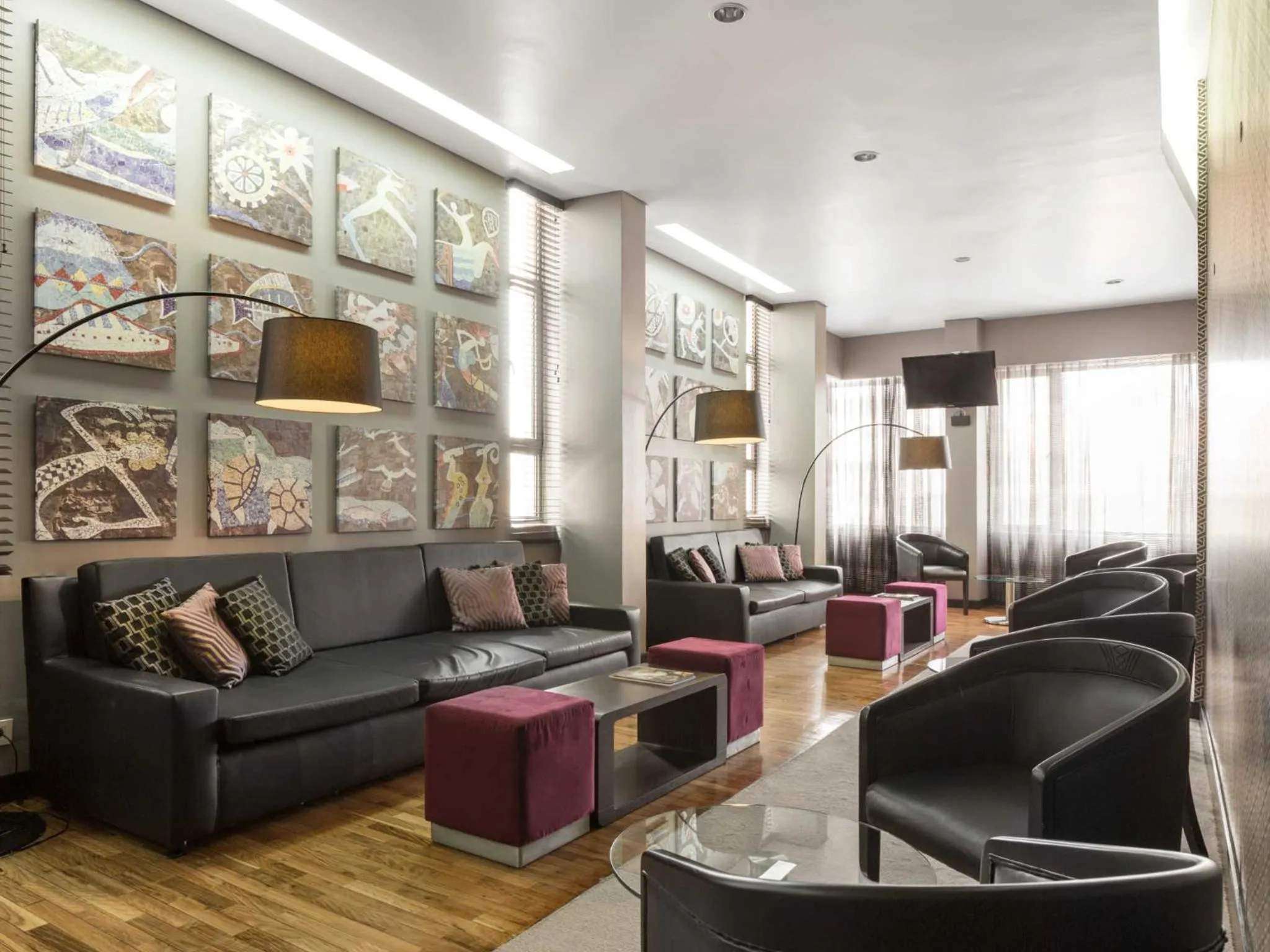 Communal lounge/ TV room in Hotel Tivoli Maputo