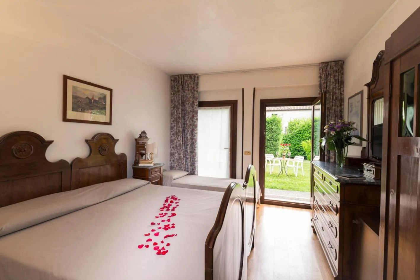 Photo of the whole room, Bed in Relais Leon d'Oro