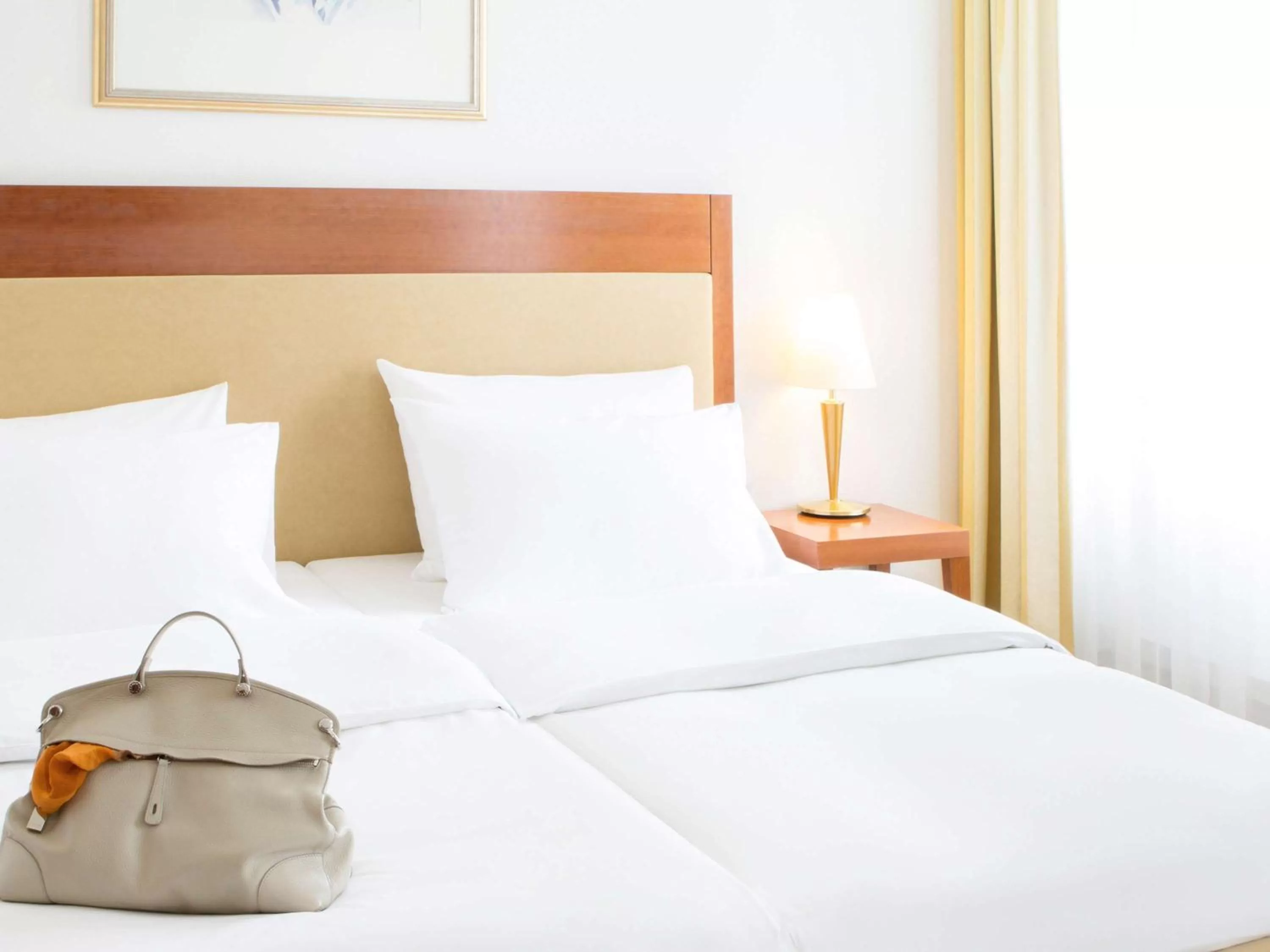 Photo of the whole room, Bed in NOVOTEL Hildesheim City