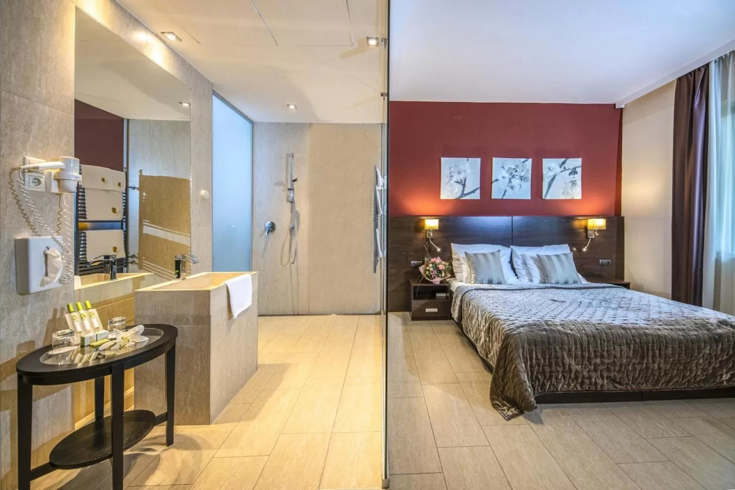 Bathroom, Bed in Budapest Airport Hotel Stáció Wellness & Konferencia