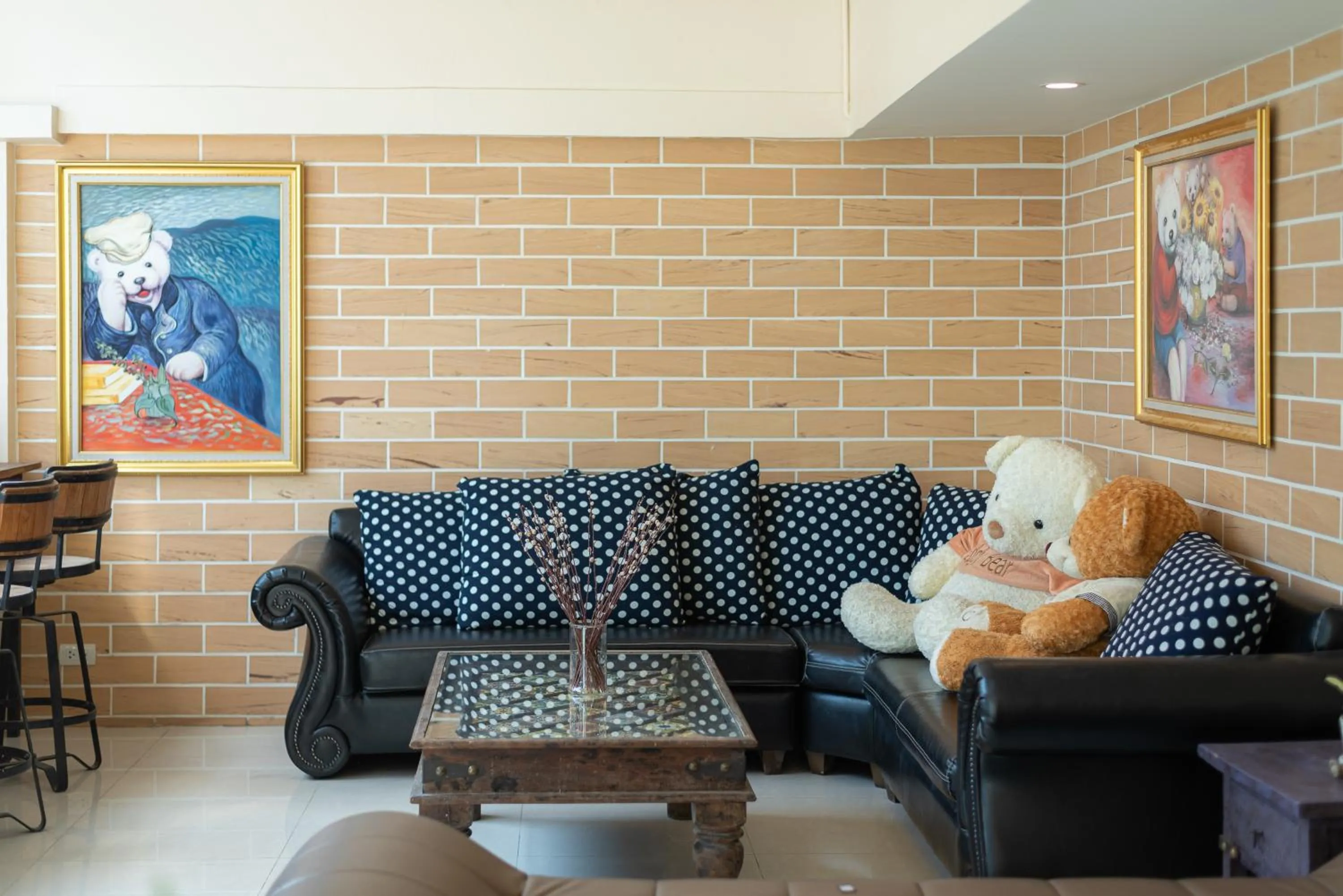 Restaurant/places to eat in Little Bear's Home