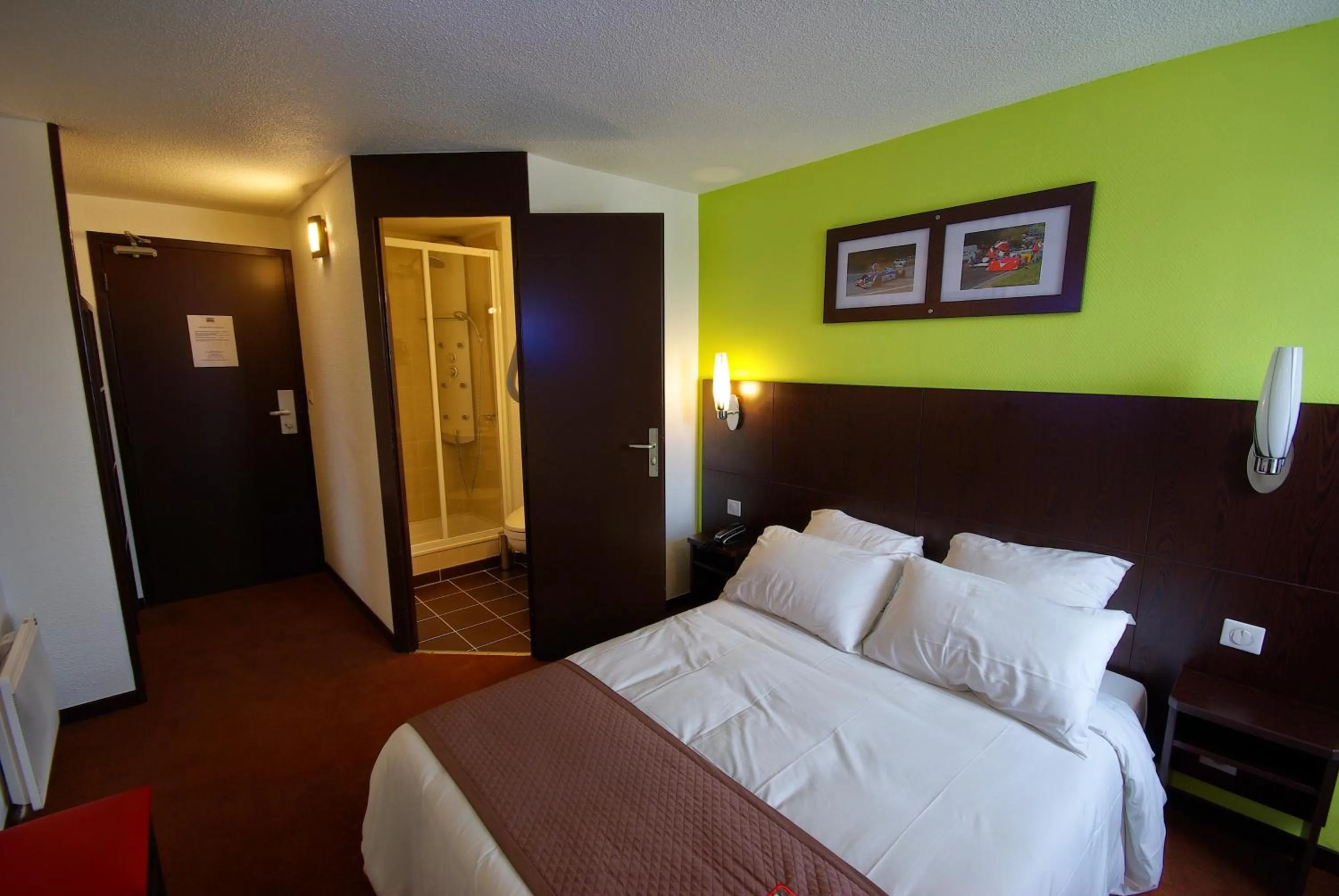 Bed in Enzo Hotels Vierzon by Kyriad Direct