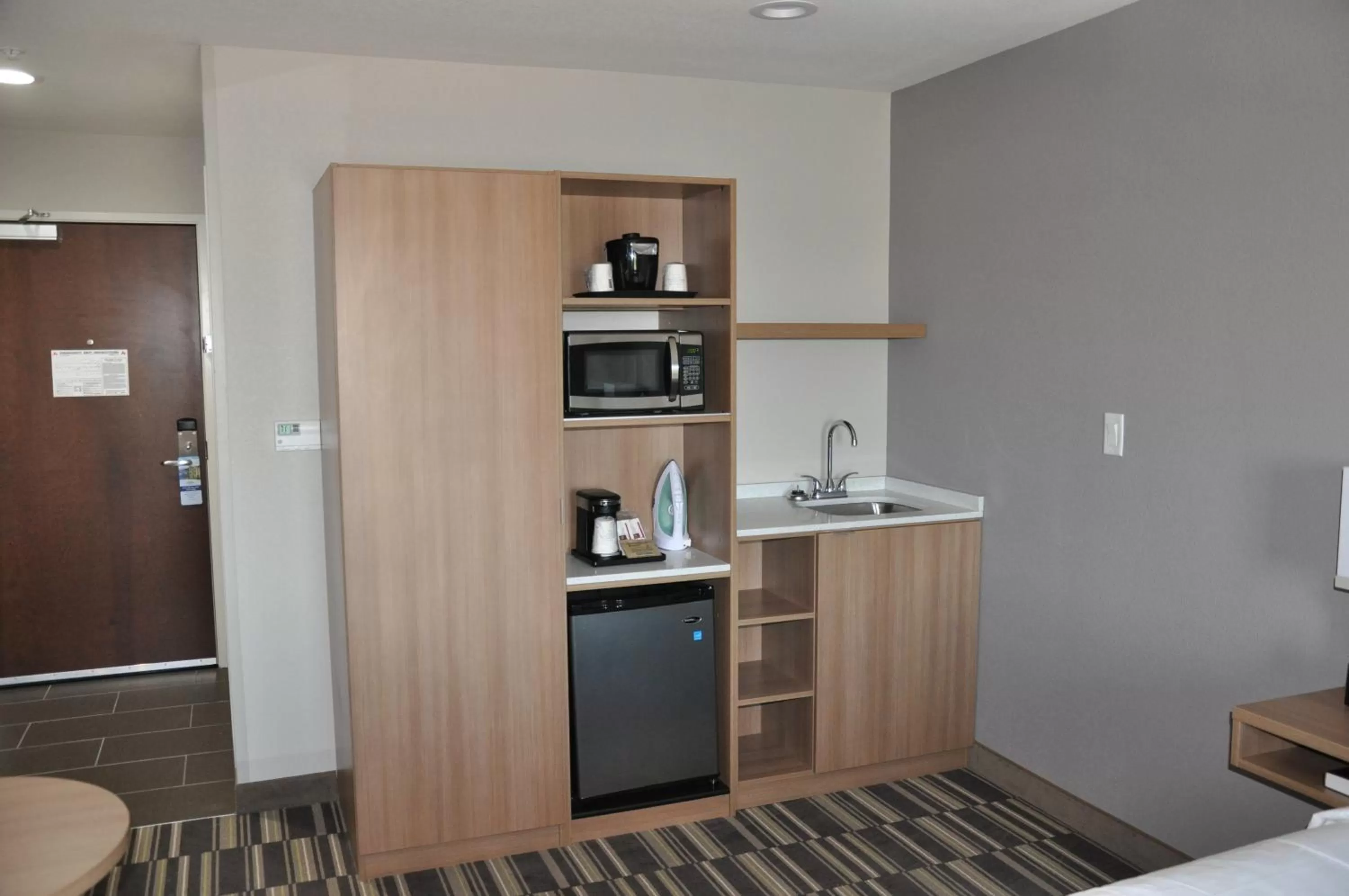 minibar, Bed in Microtel Inn & Suites by Wyndham Lubbock