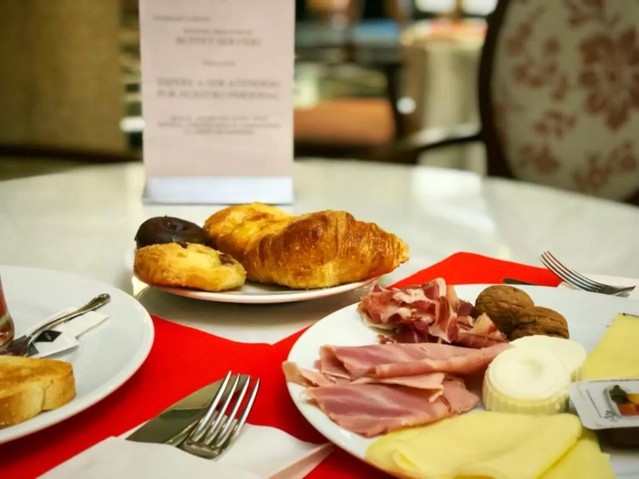 Breakfast in Hotel Imperial