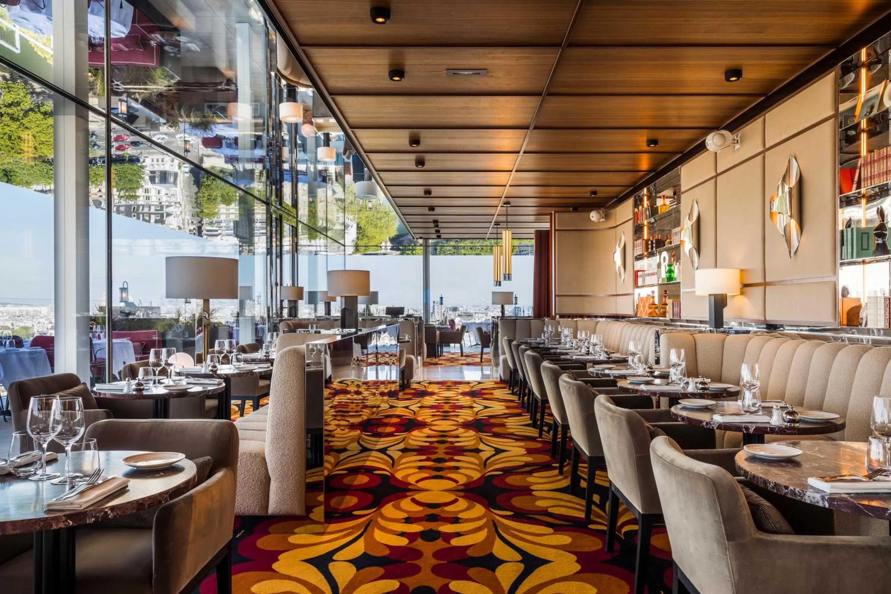 Restaurant/places to eat in SO/ Paris Hotel