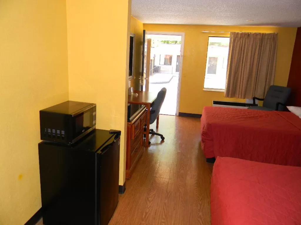 Photo of the whole room in SleepWell Stockbridge