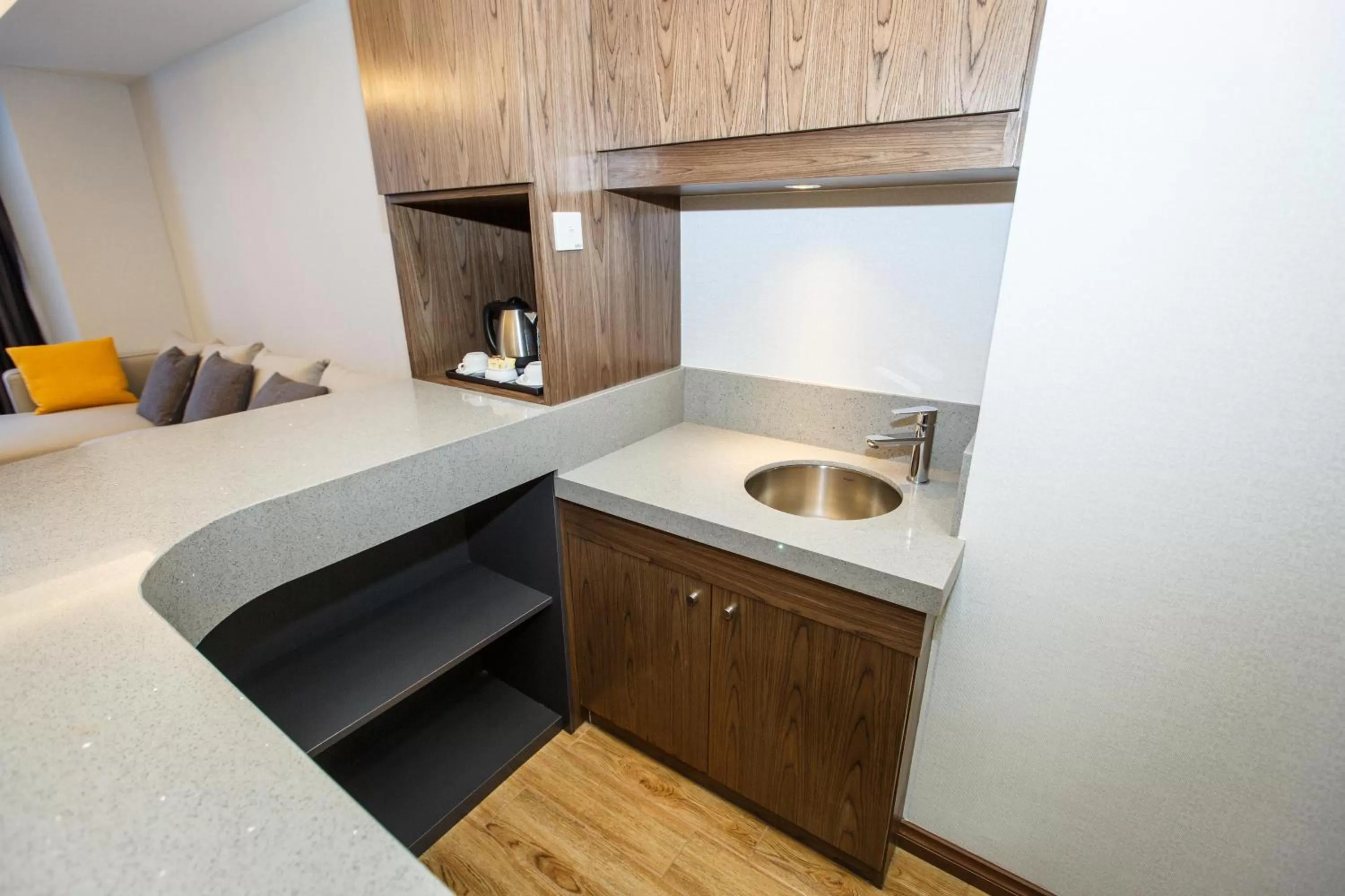 Living room in Lintas Platinum Hotel