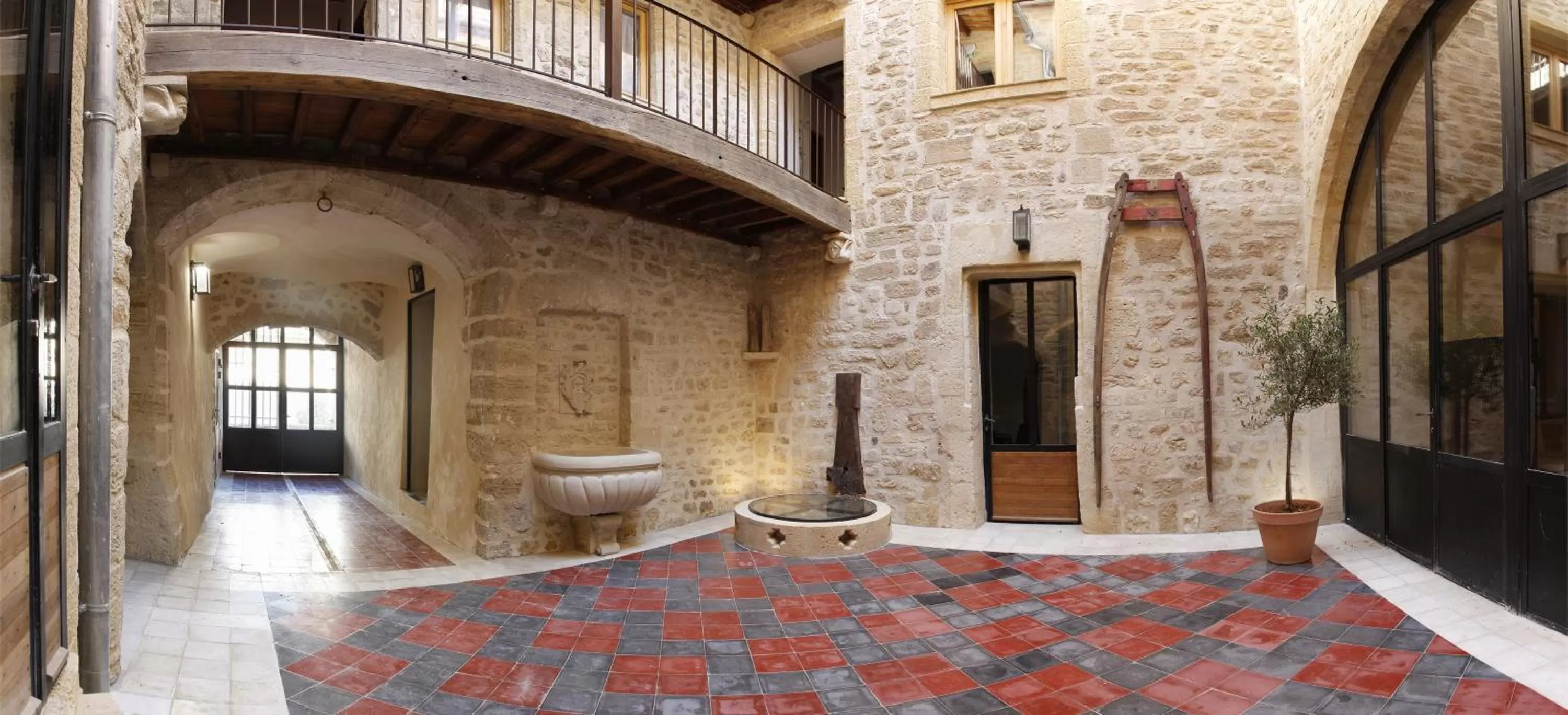 Property building in La Maison d'en Bas des Seigneurs