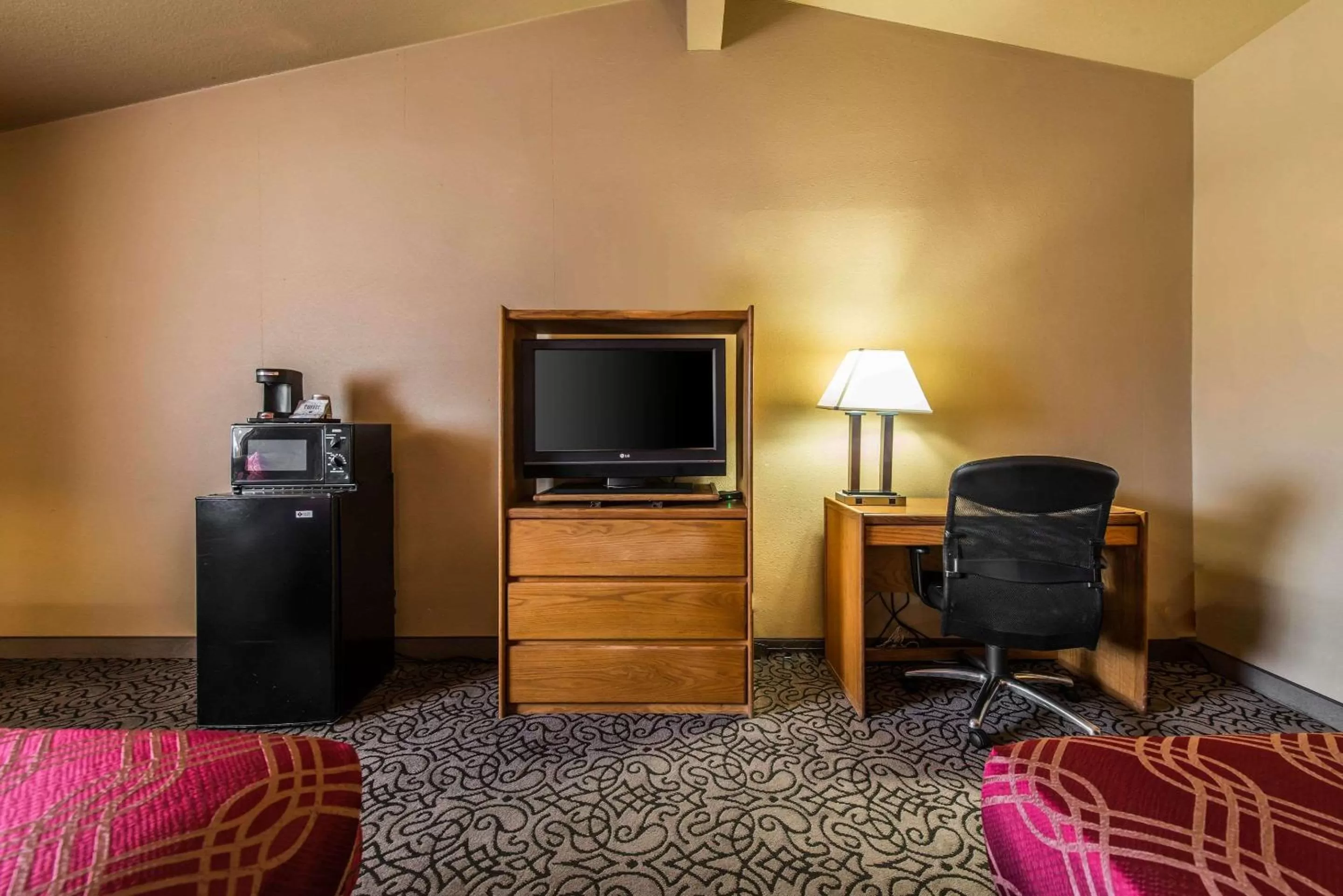 Photo of the whole room in Rodeway Inn