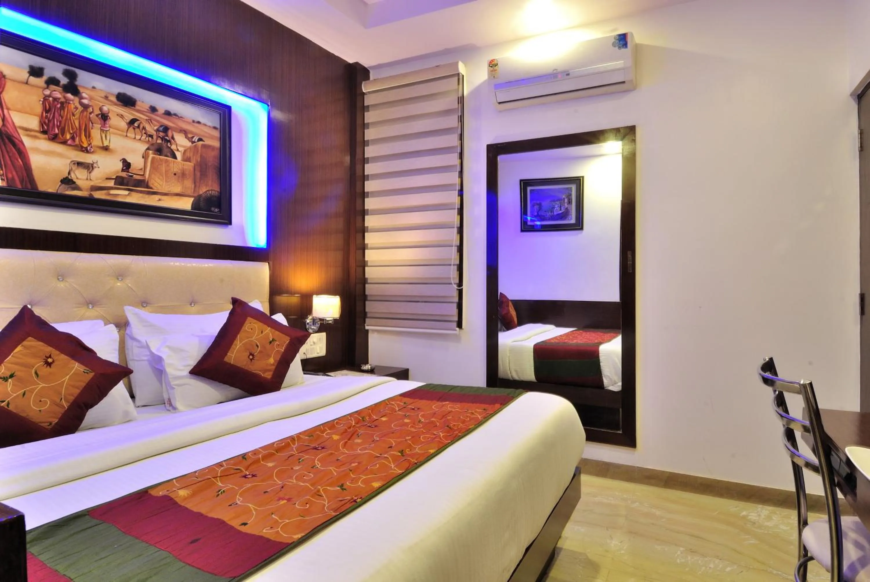 Bedroom, Bed in Hotel Nirmal Mahal - Paharganj - New Delhi