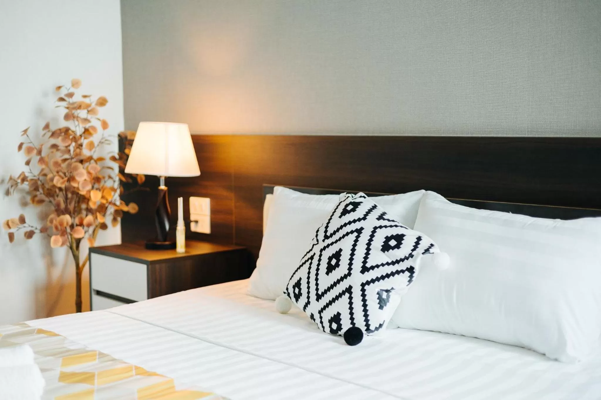 Bed in Ivy Hotel & Apartment