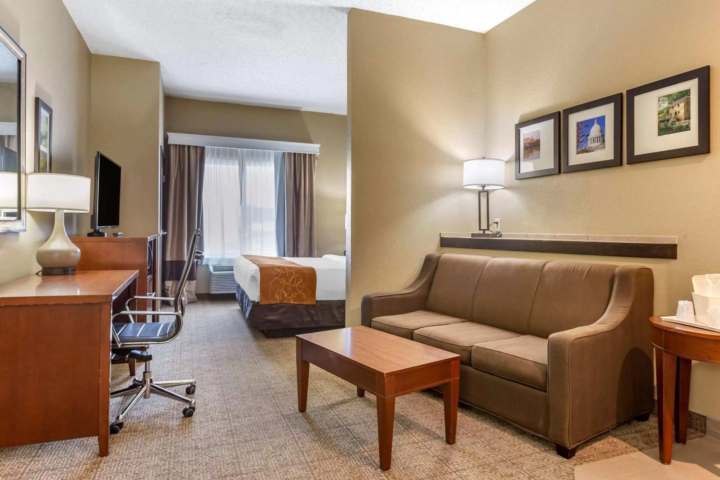 Photo of the whole room in Comfort Suites Jonesboro University Area