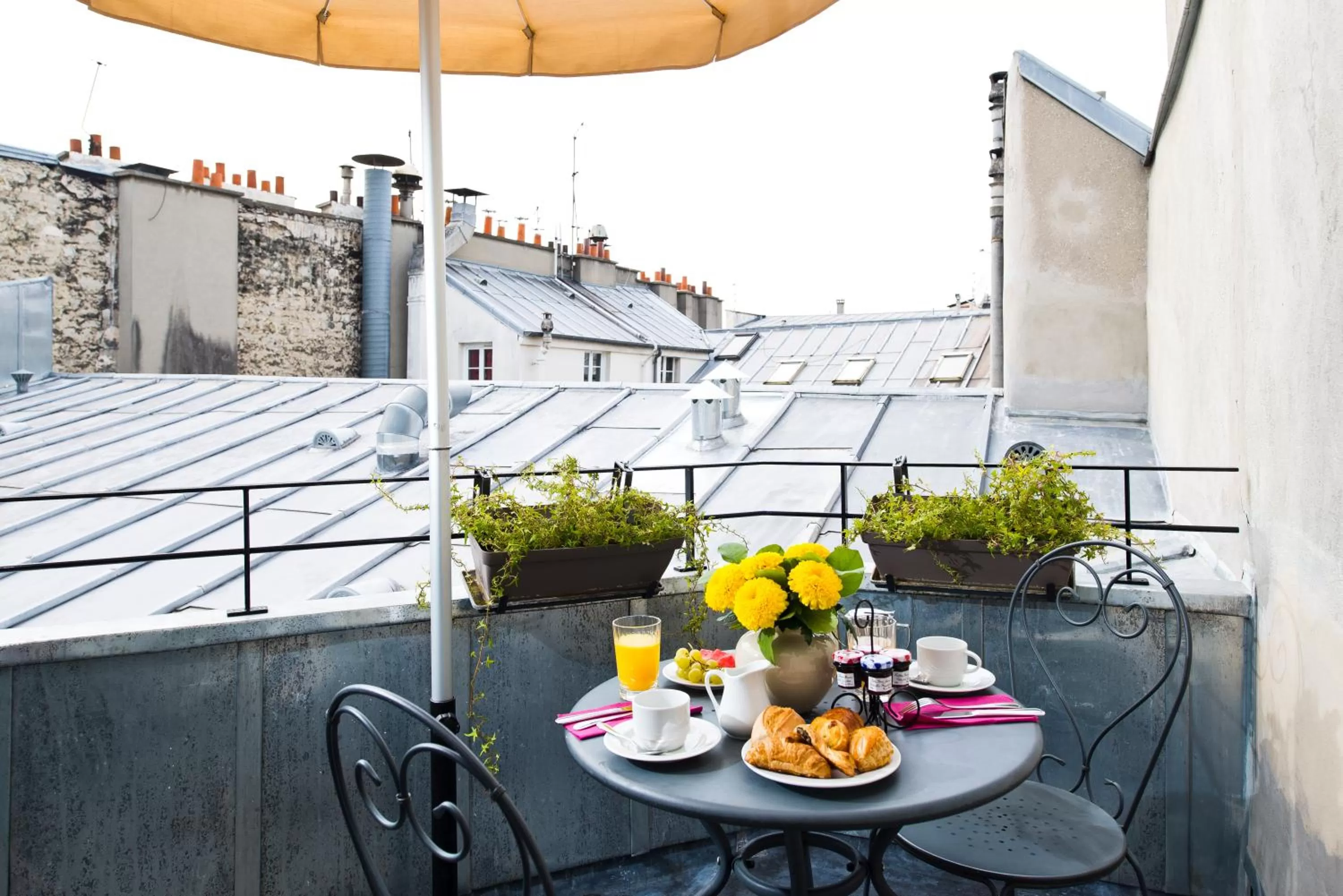 Balcony/Terrace in Hôtel Saint-Pétersbourg Opéra & Spa