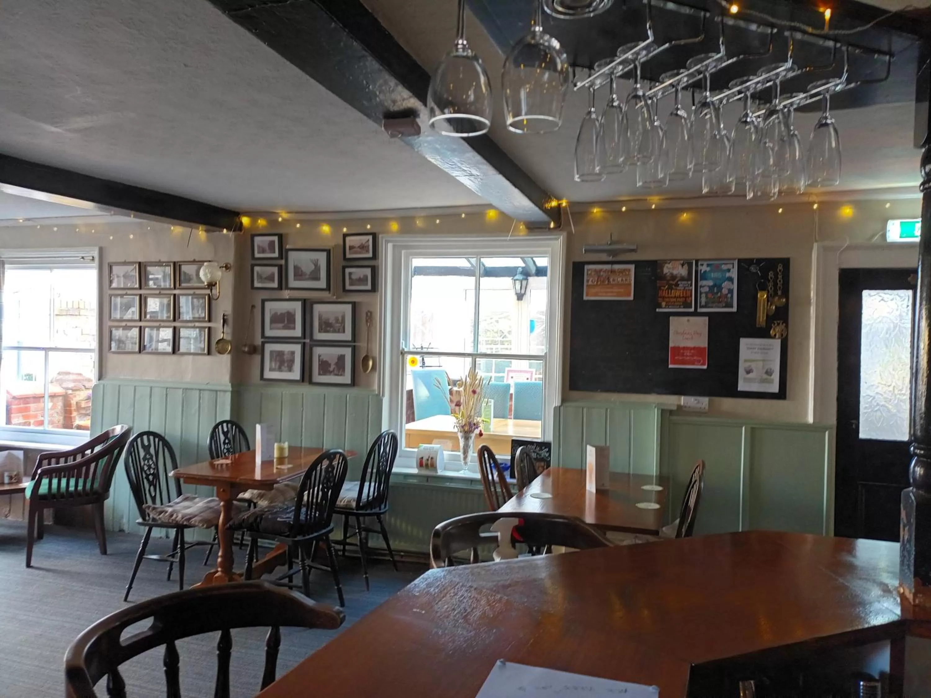 Restaurant/Places to Eat in THE WHEATSHEAF INN