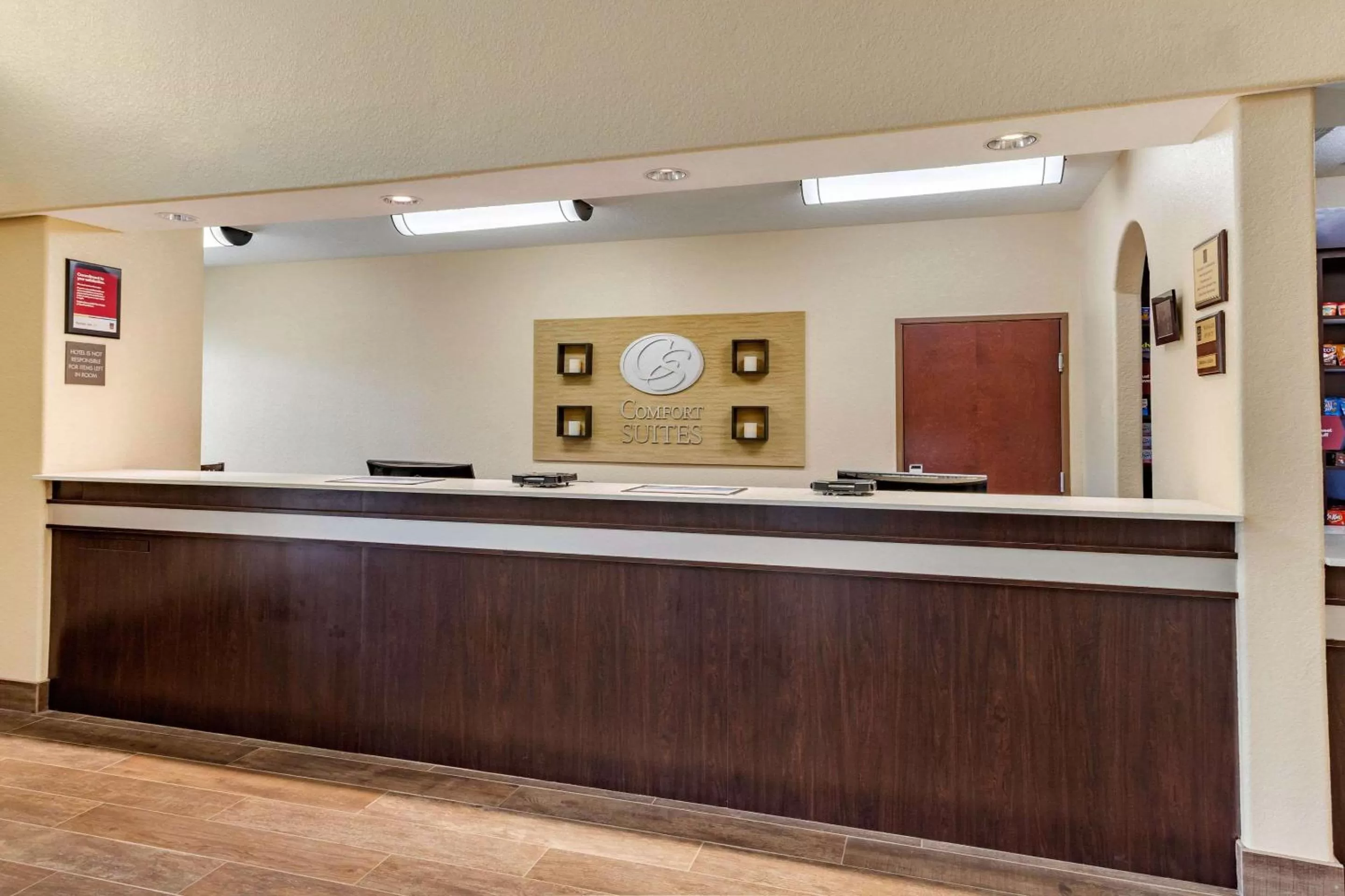 Lobby or reception in Comfort Suites Baytown I - 10
