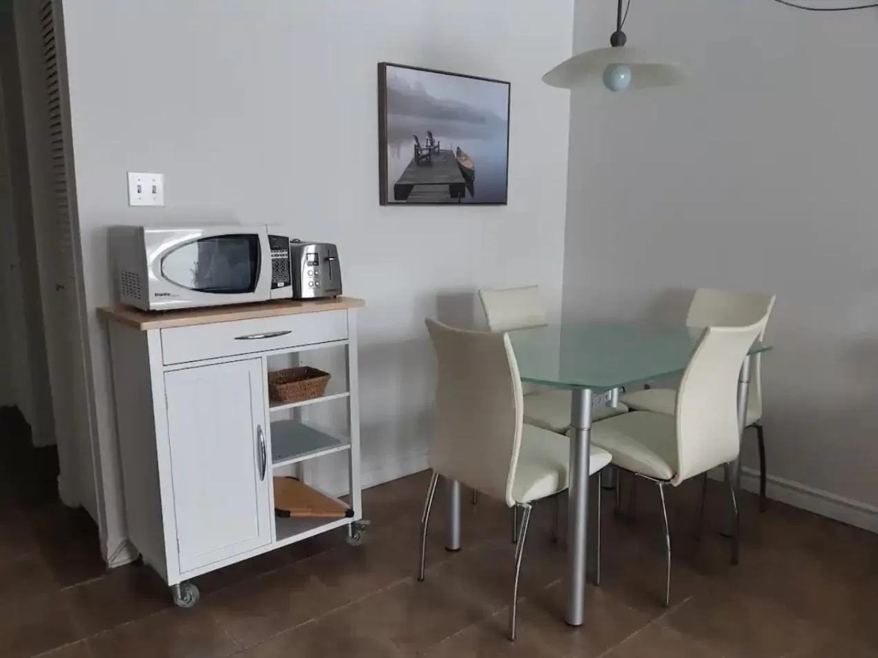Dining area in Magog Waterfront Condo