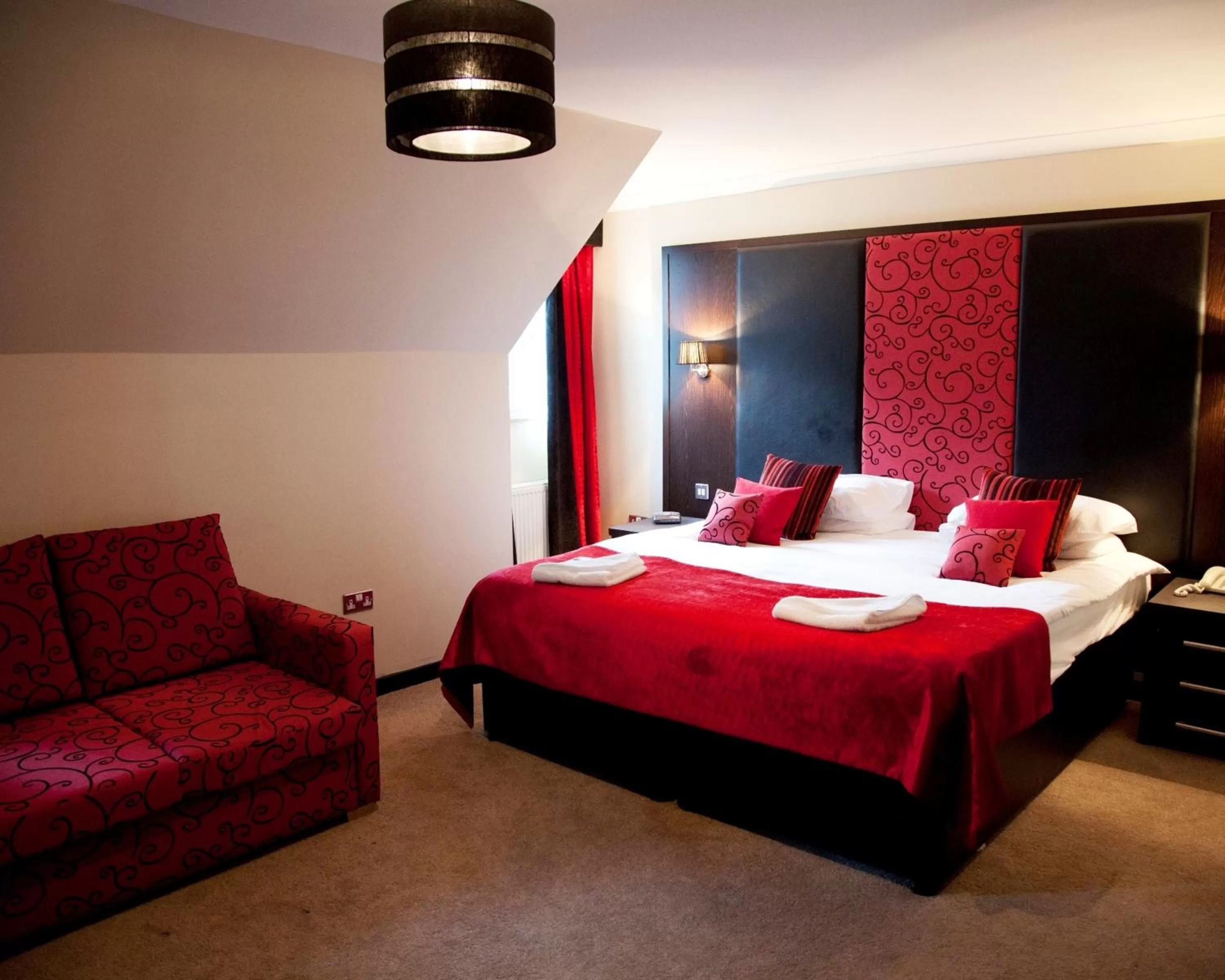 Family Room With Sofa Bed in The Popinjay Hotel