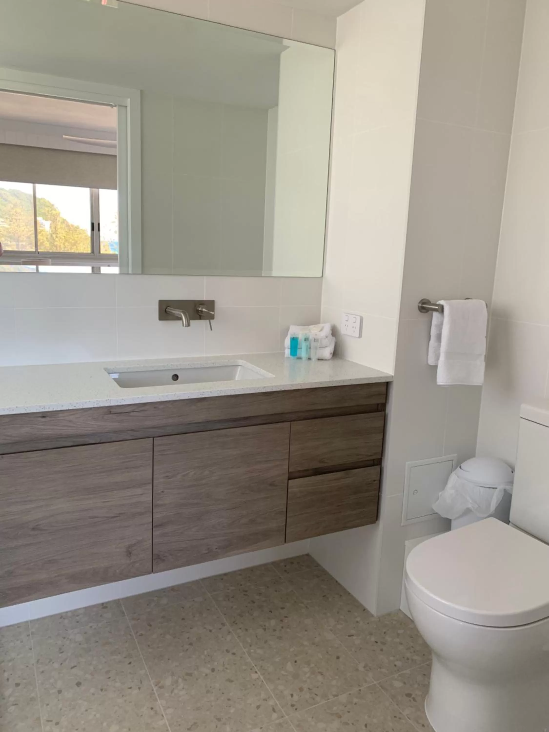 Bathroom in Pacific Regis Beachfront Holiday Apartments