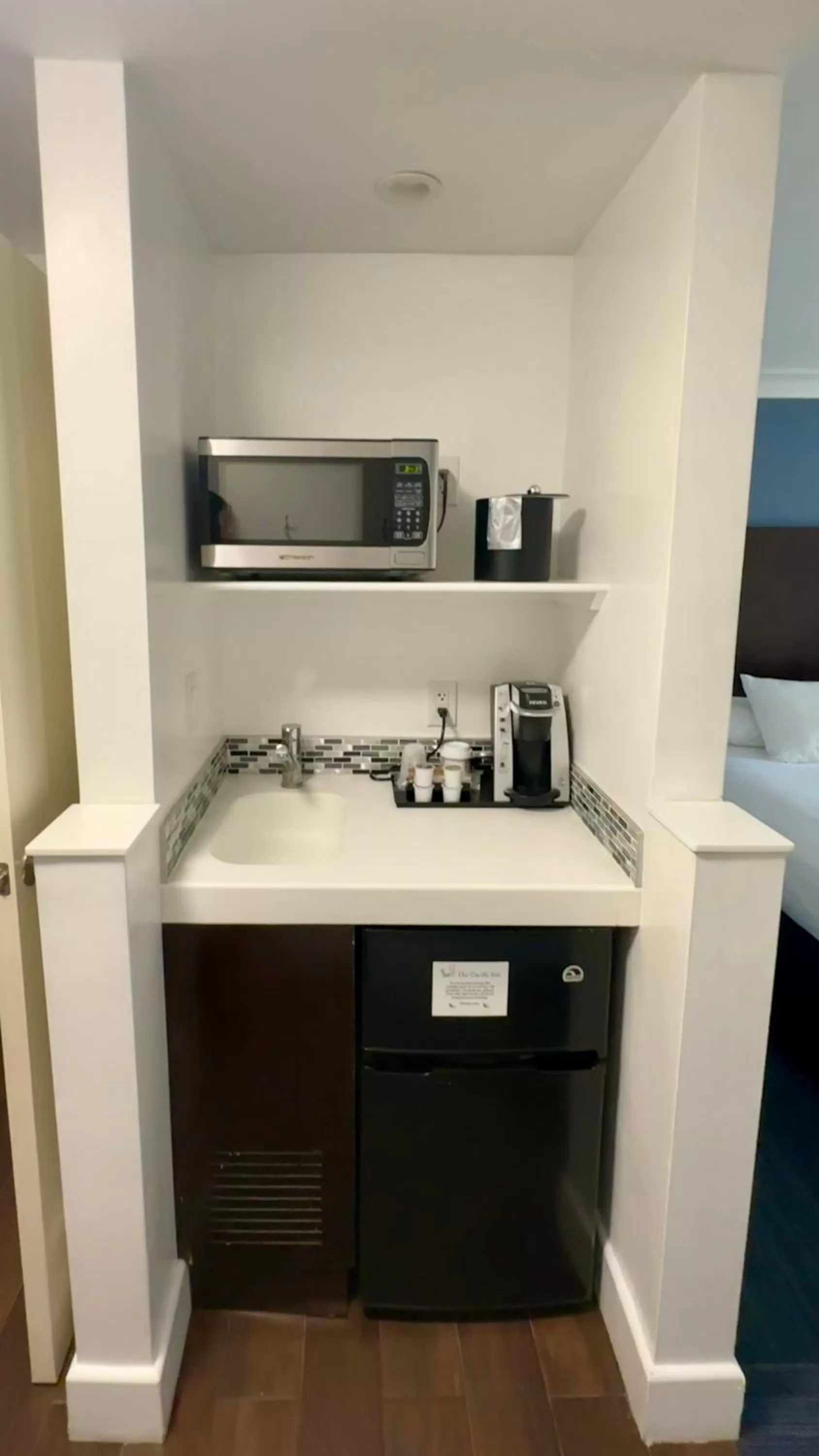 Kitchen or kitchenette in The Pacific Inn