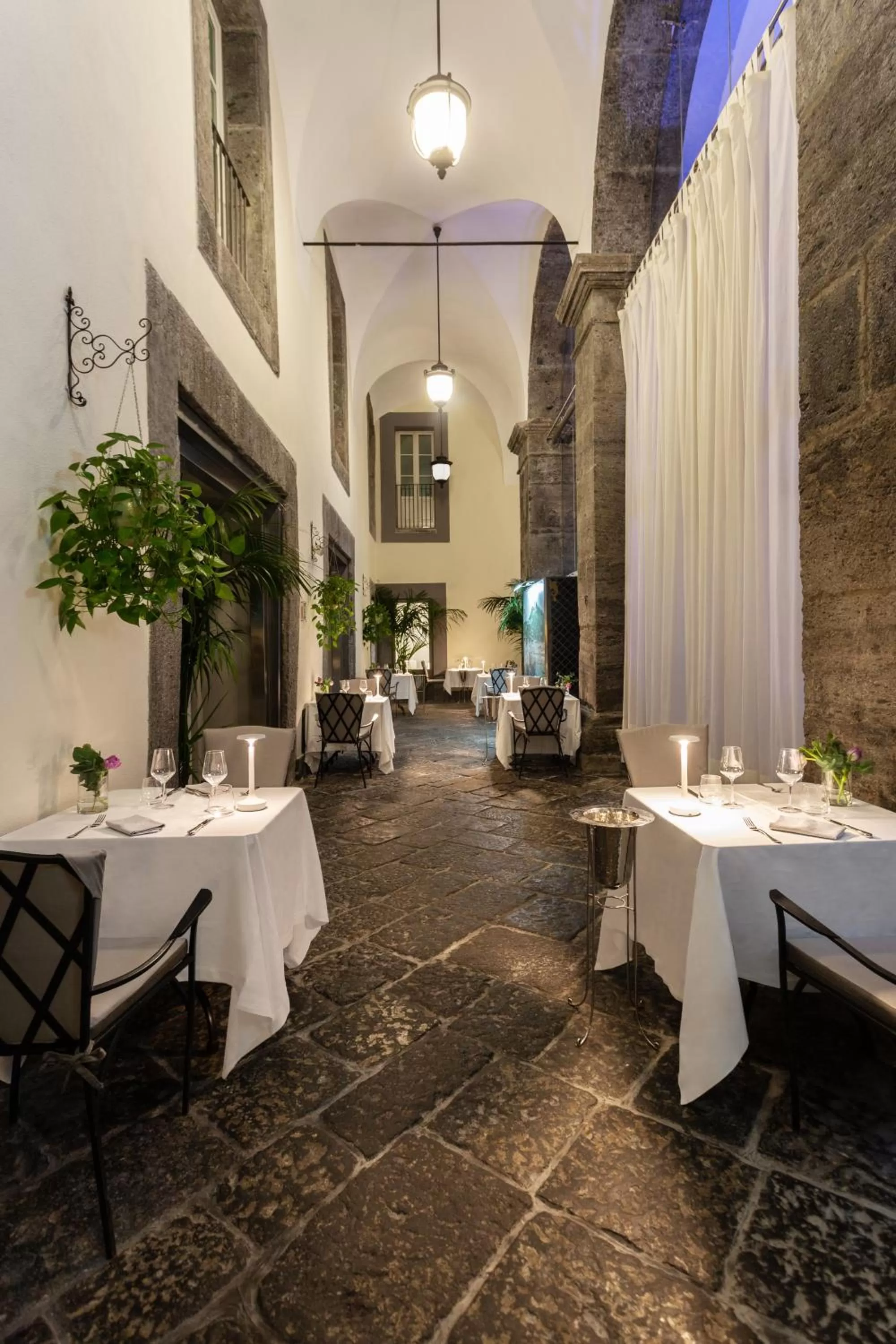 Restaurant/places to eat in Palazzo Caracciolo Naples