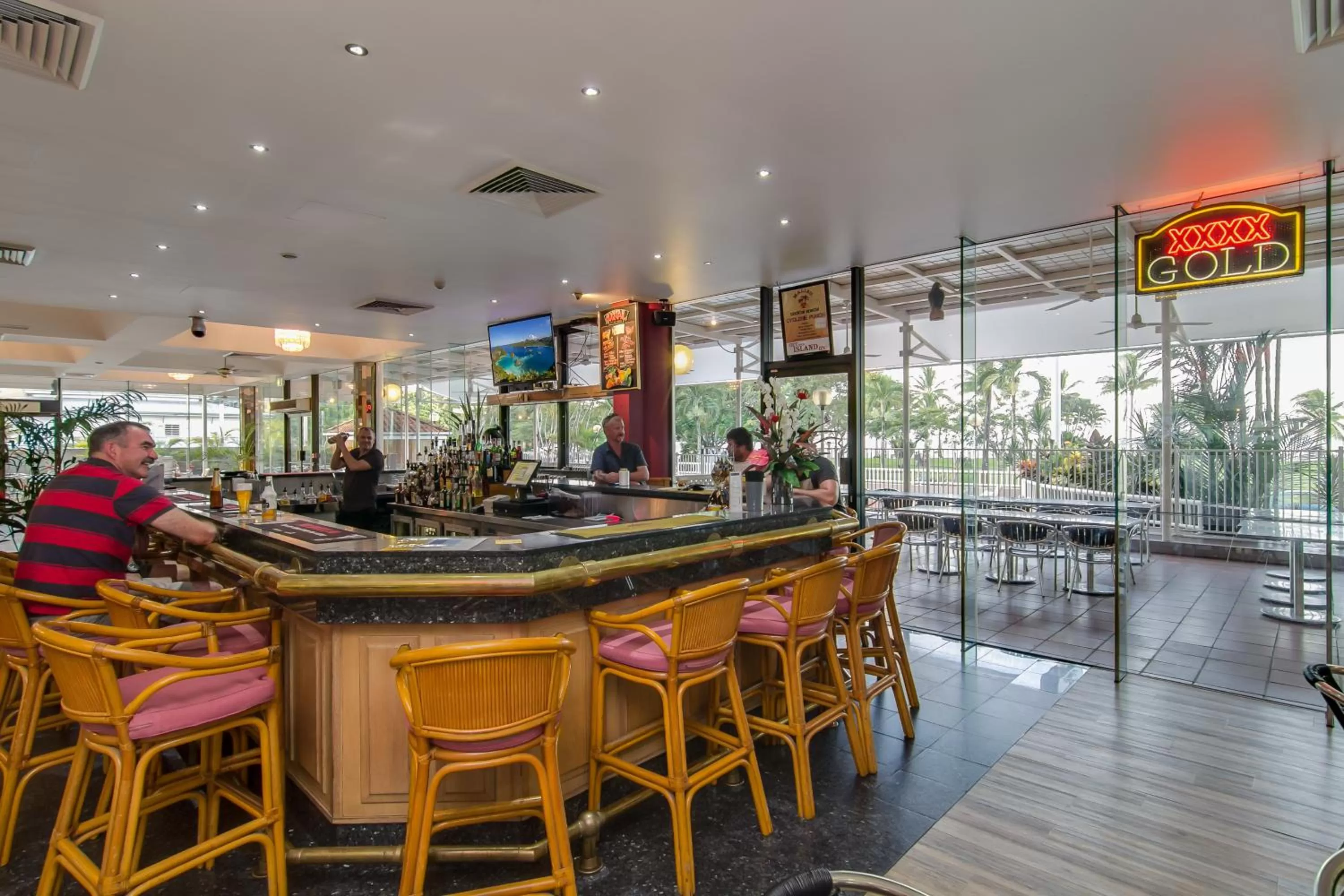 Lounge or bar in Acacia Court Hotel