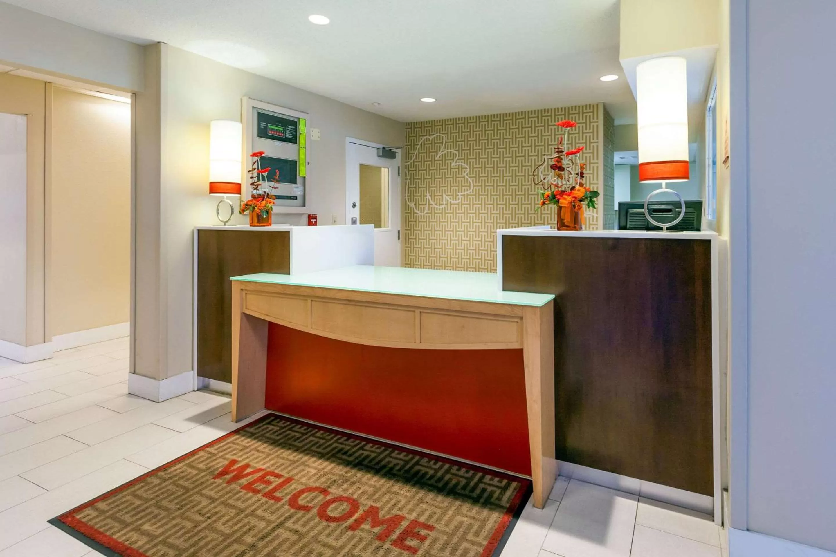 Lobby or reception in MainStay Suites Detroit Farmington Hills