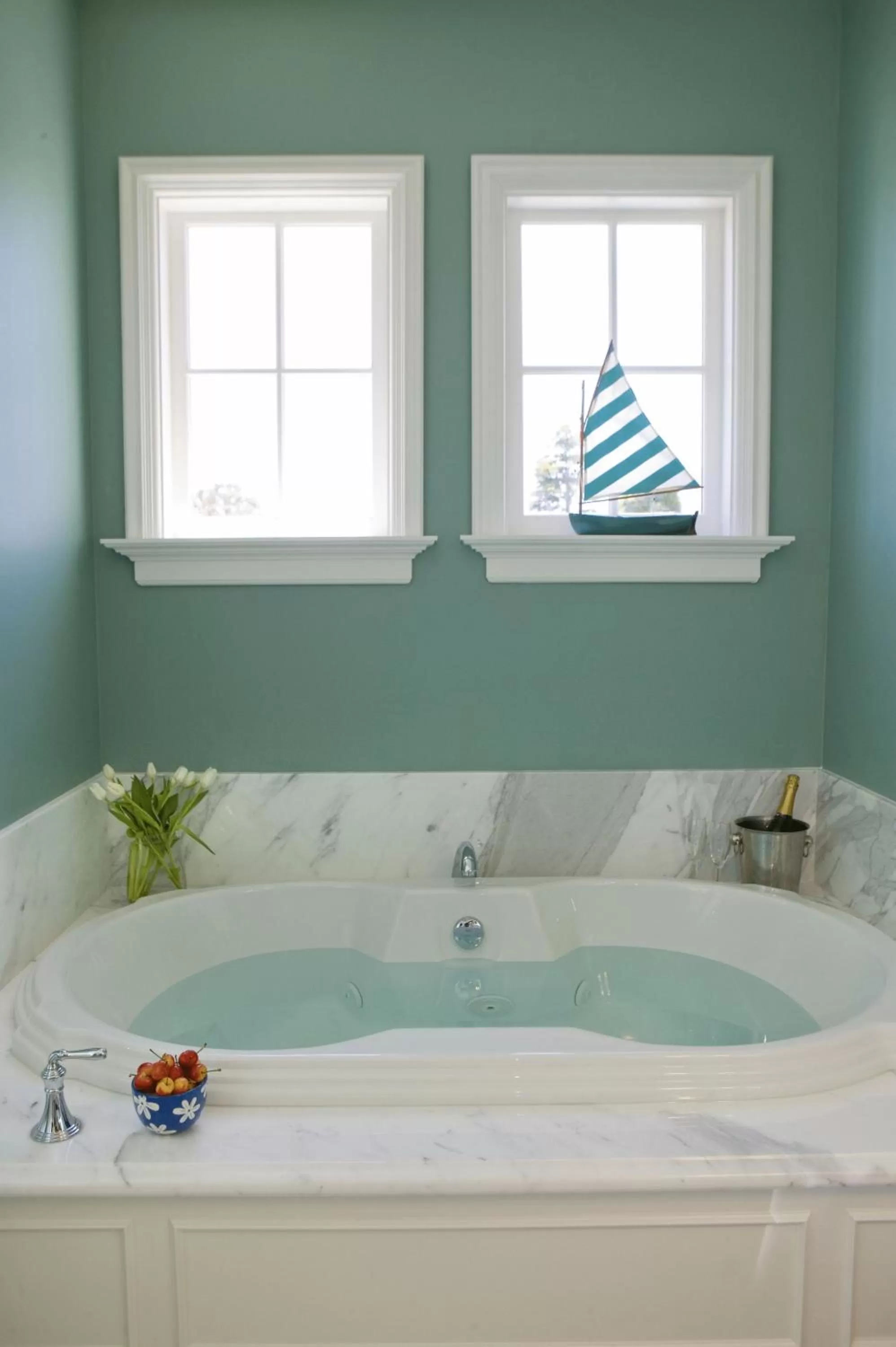 Bathroom in West Cliff Inn, A Four Sisters Inn