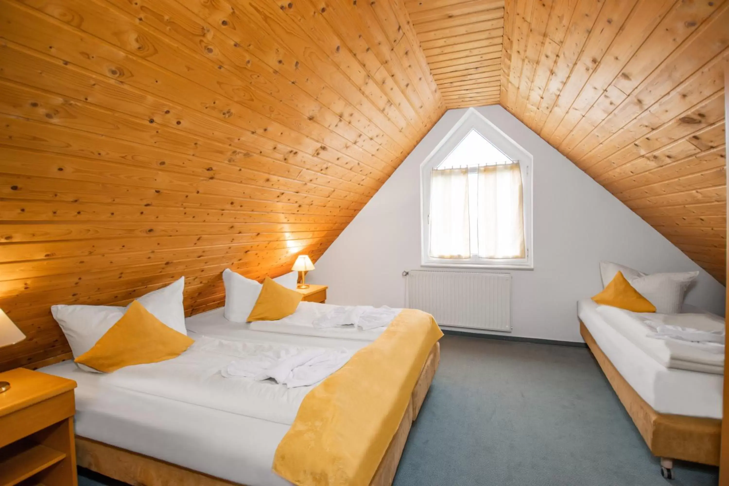 Six-Bed Room in Hotel garni Zwickau-Mosel Six-Bed Room in Hotel garni Zwickau-Mosel