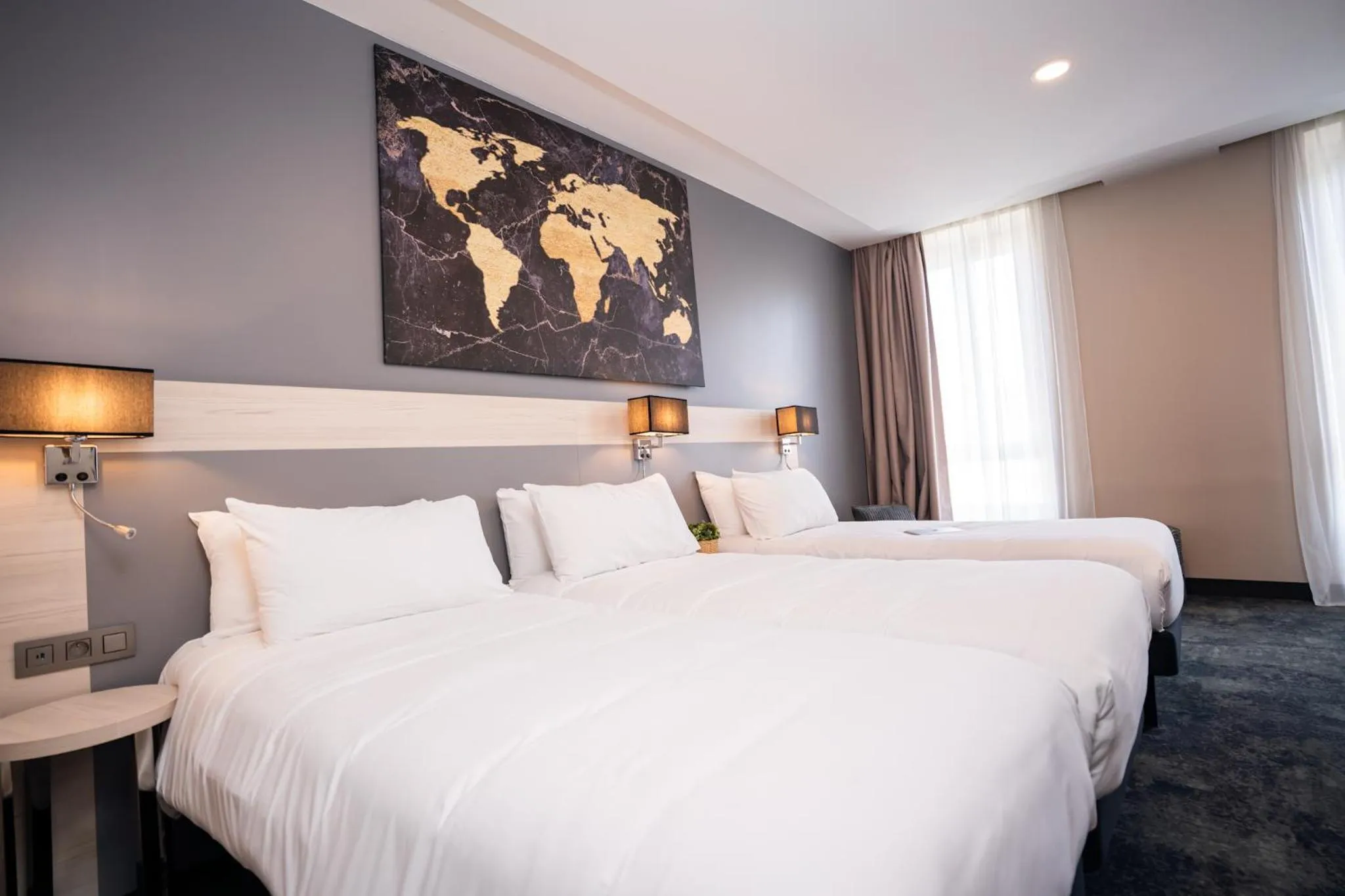 Bed in Hôtel Univers