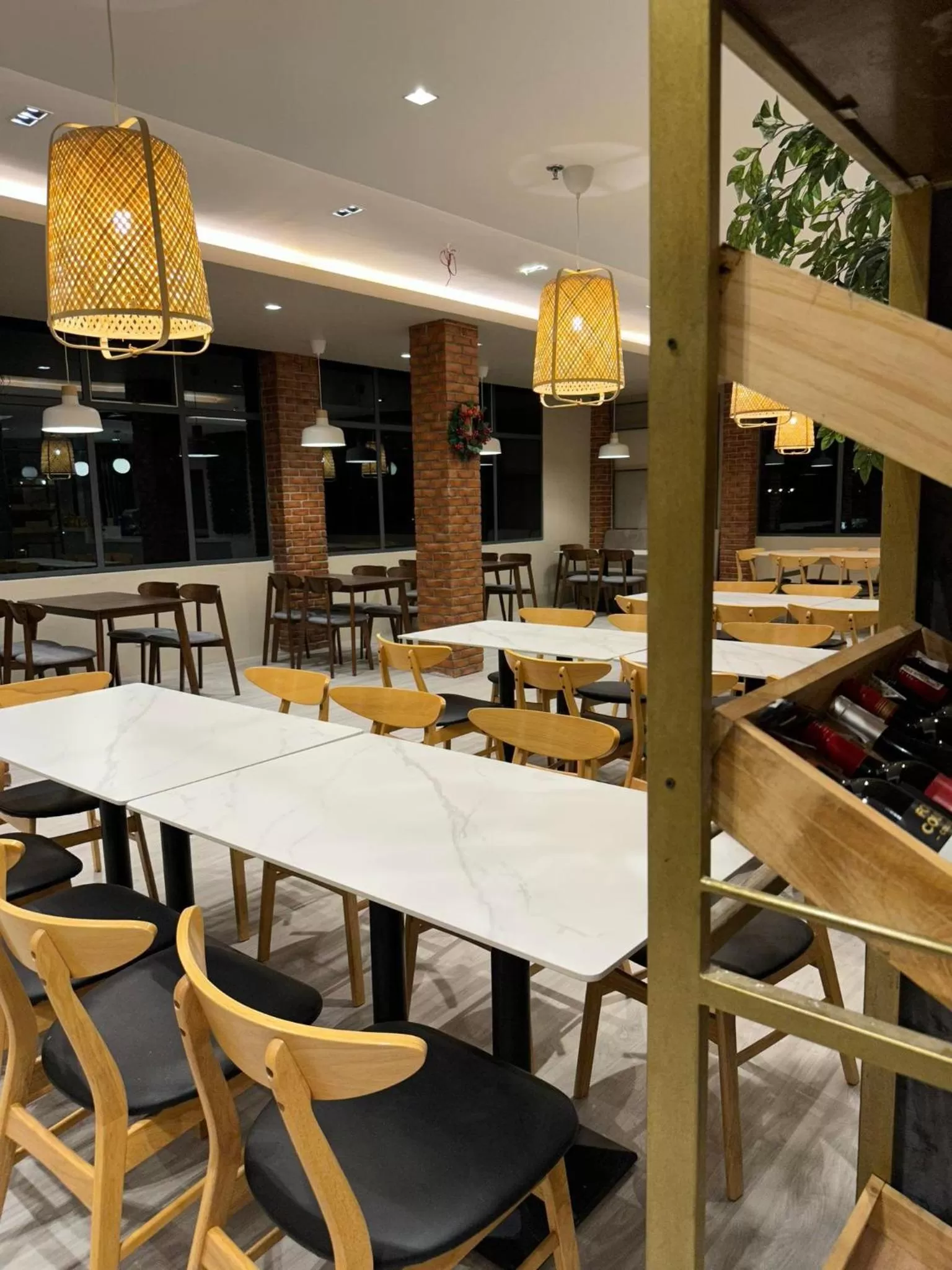 Restaurant/places to eat in West Prime Hotel