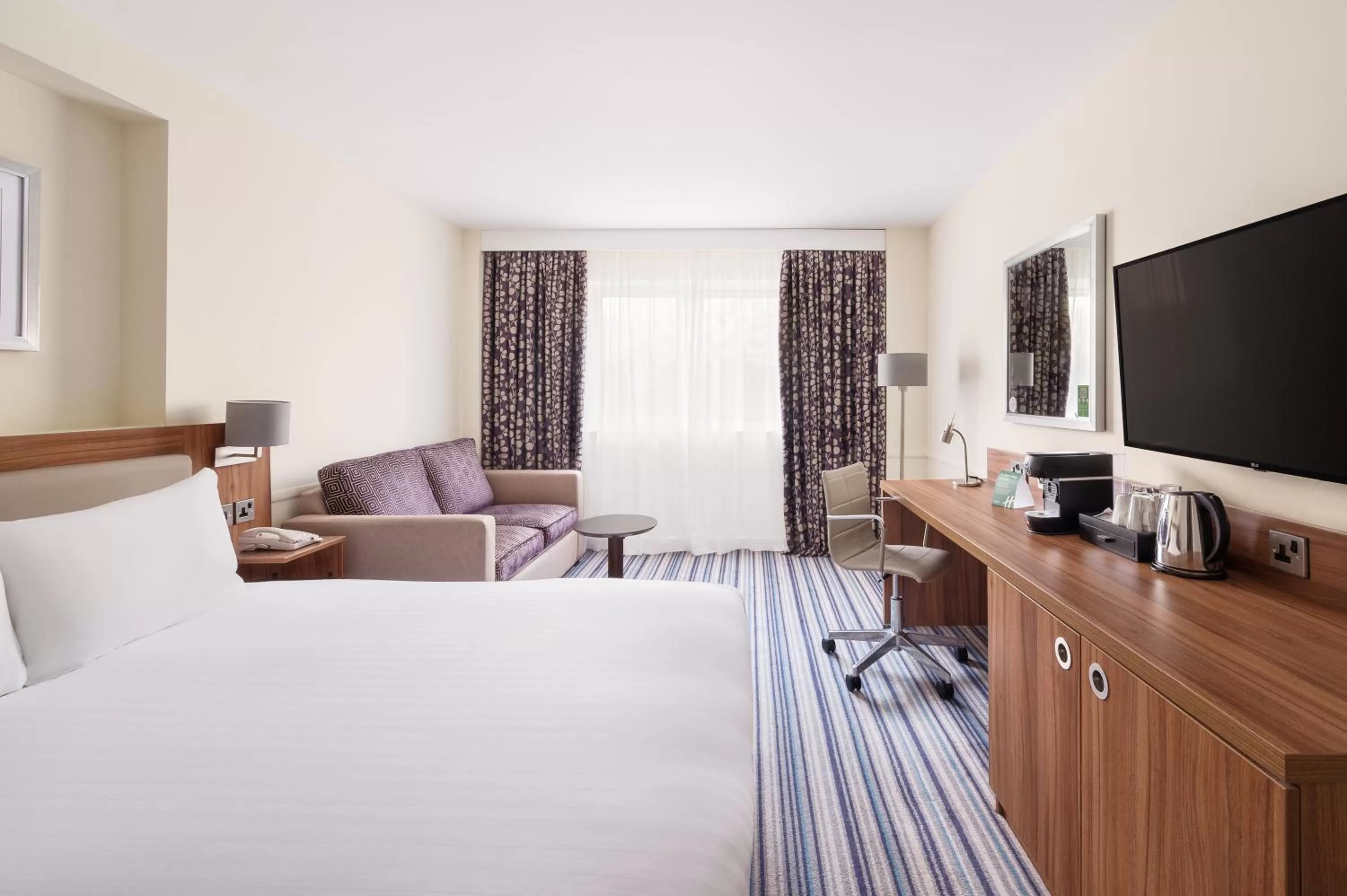 Bed in Holiday Inn Rochester-Chatham by IHG