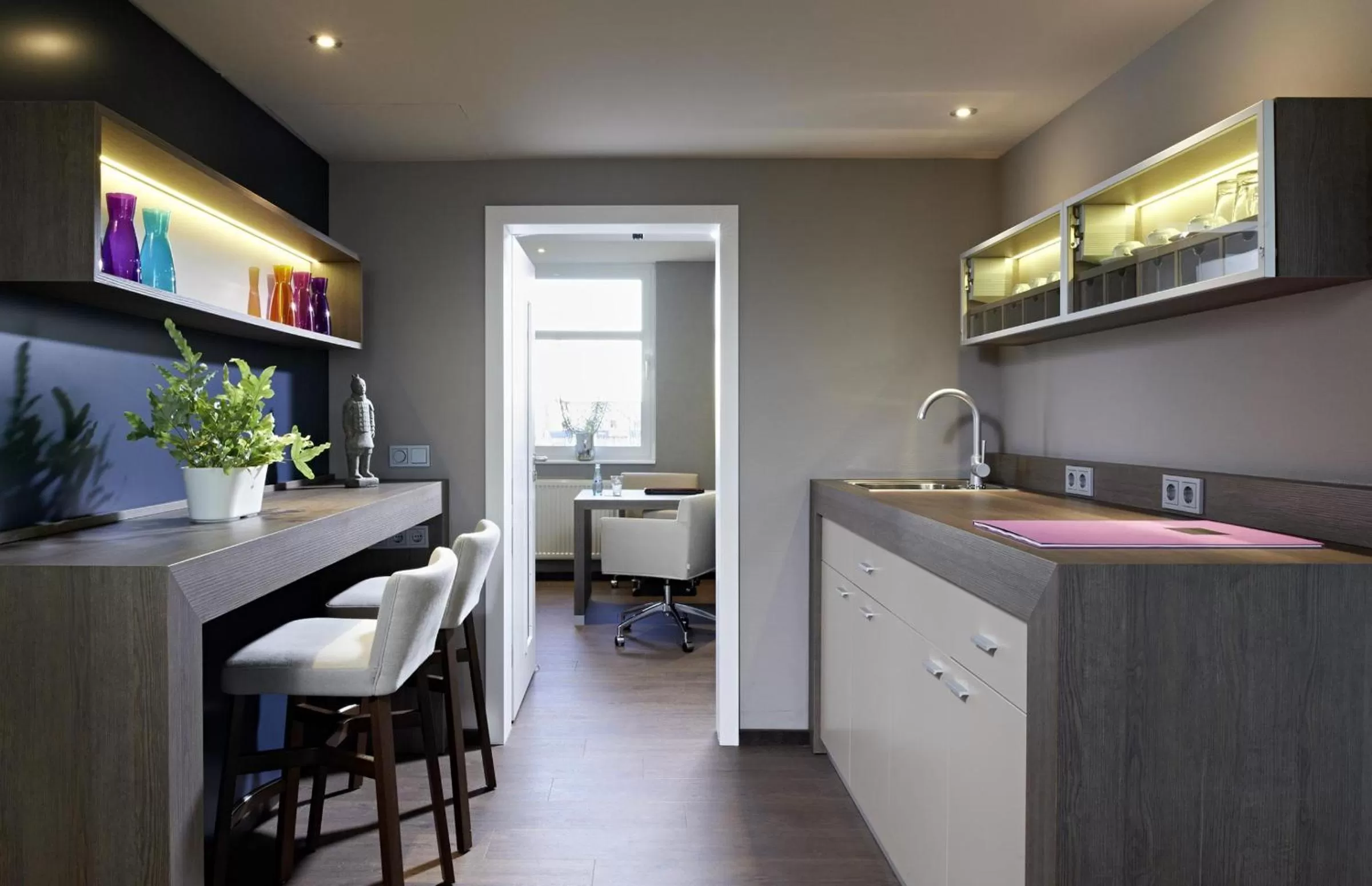 Communal lounge/ TV room in Sachsenpark-Hotel