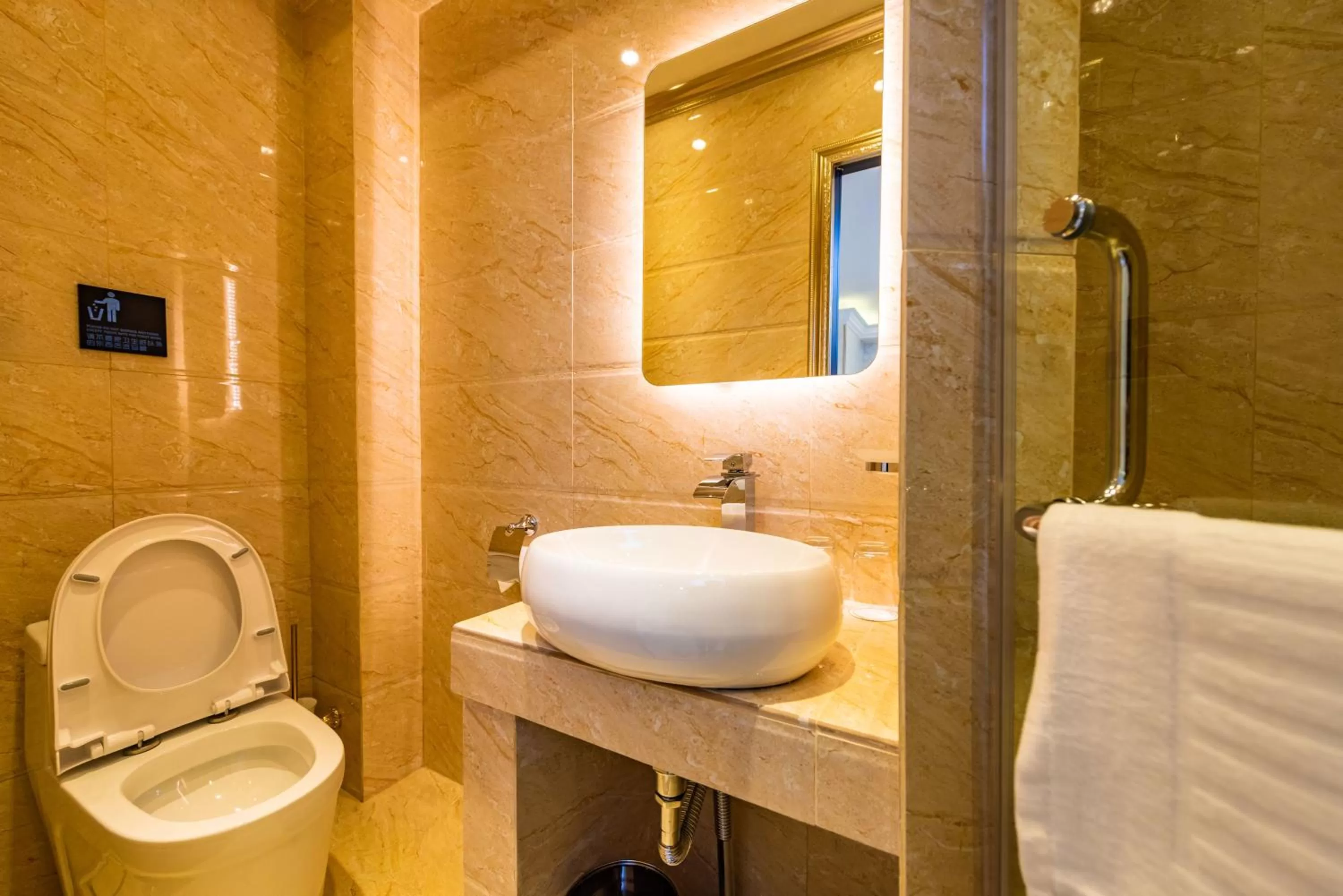 Bathroom in AC Residence - Behind Cititel Hotel