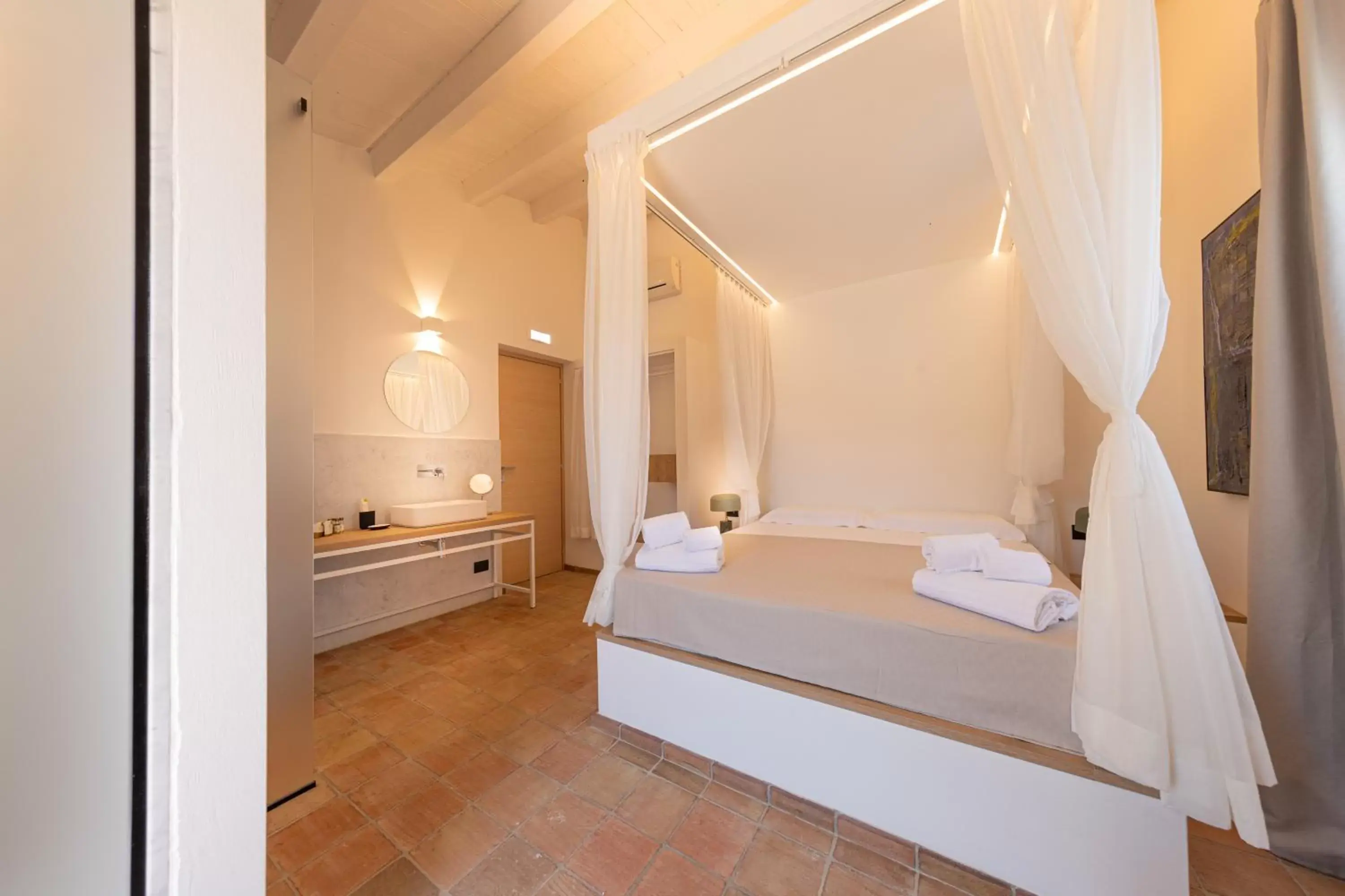 Deluxe Double Room with Bath in Villa Totò Resort Deluxe Double Room with Bath in Villa Totò Resort