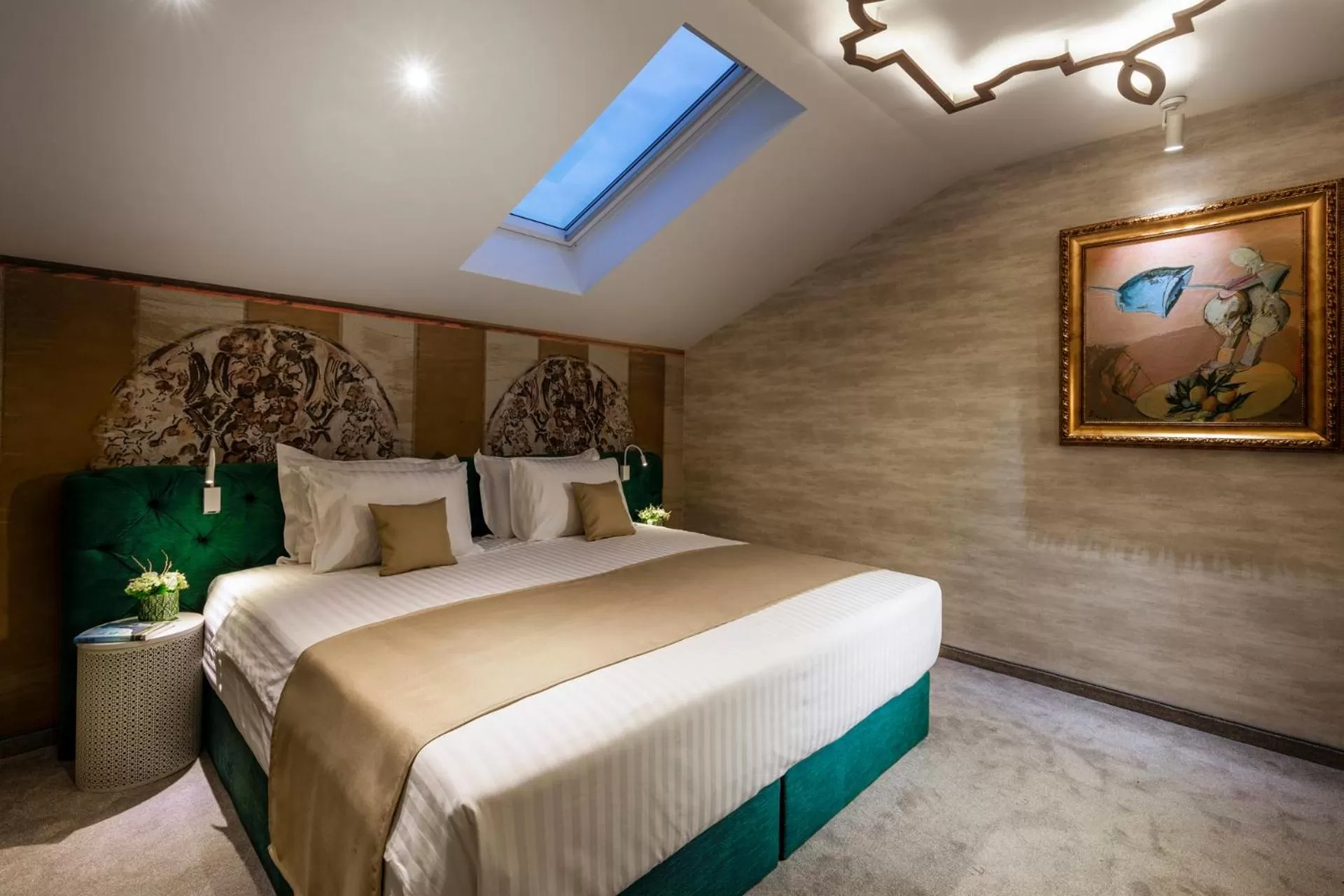 View (from property/room), Bed in Gallery 37 Powered by ASTON