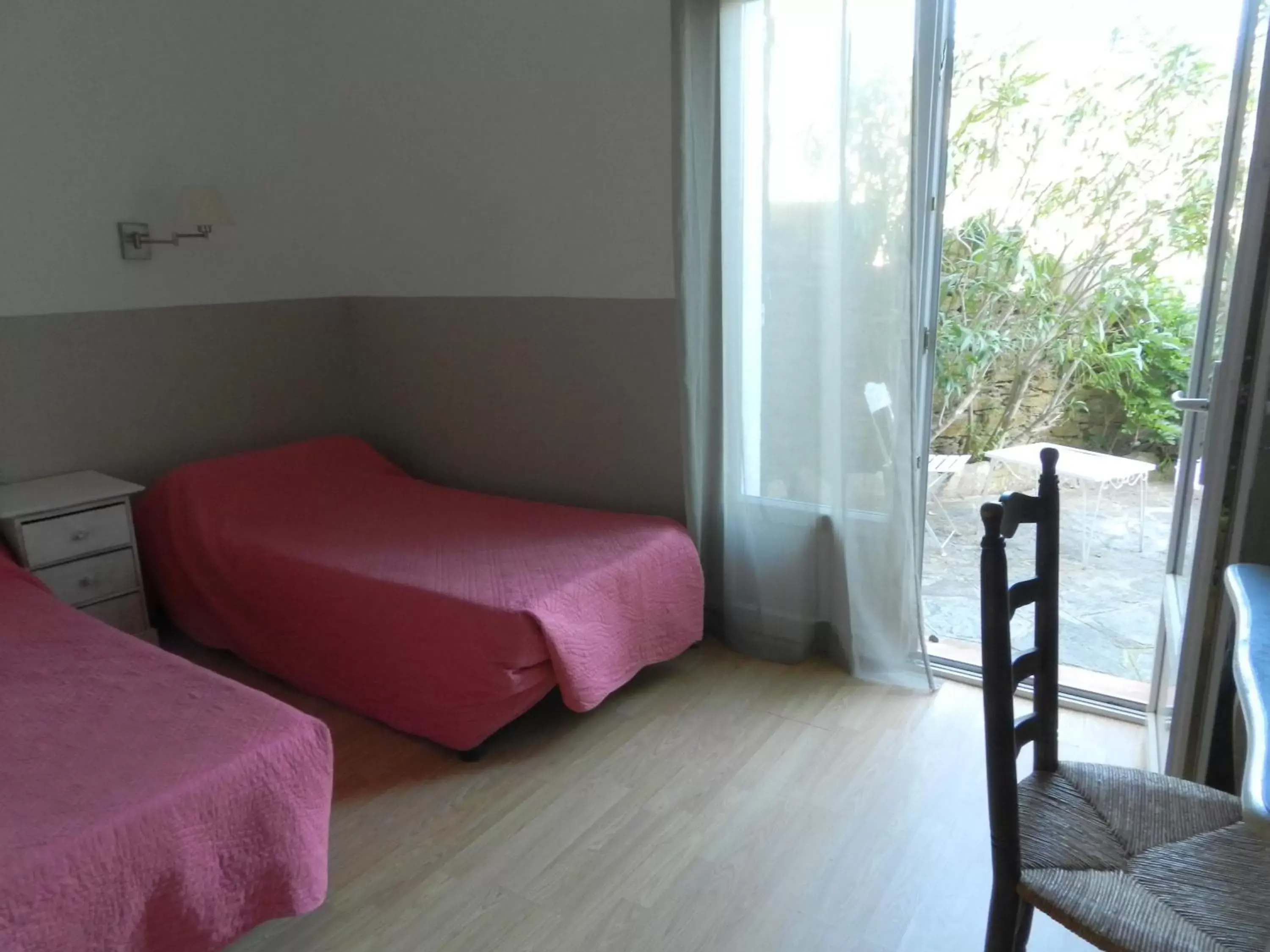 Double Room with Patio View in Hôtel Paradis Double Room with Patio View in Hôtel Paradis