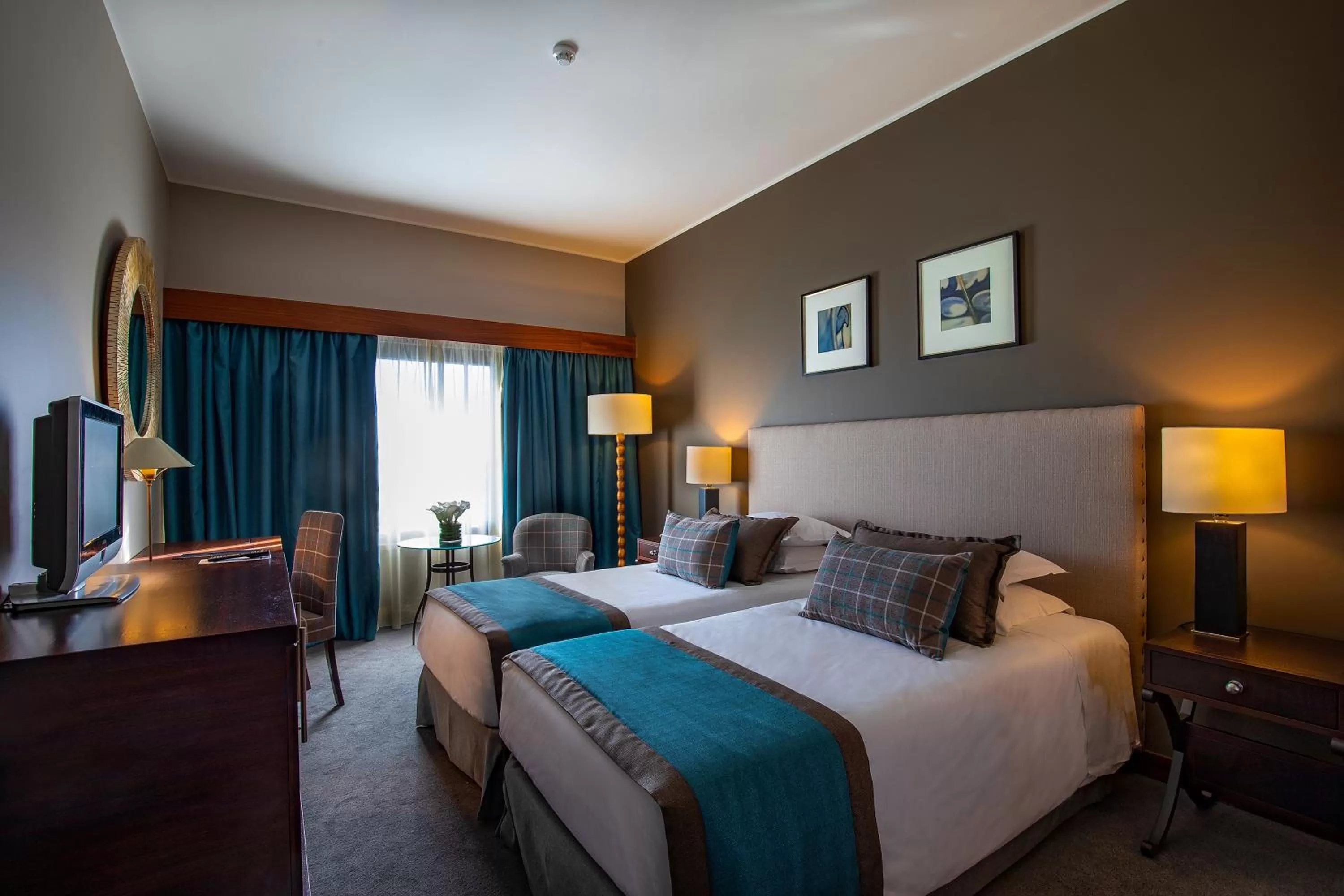 Photo of the whole room, Bed in Verdi Santarém