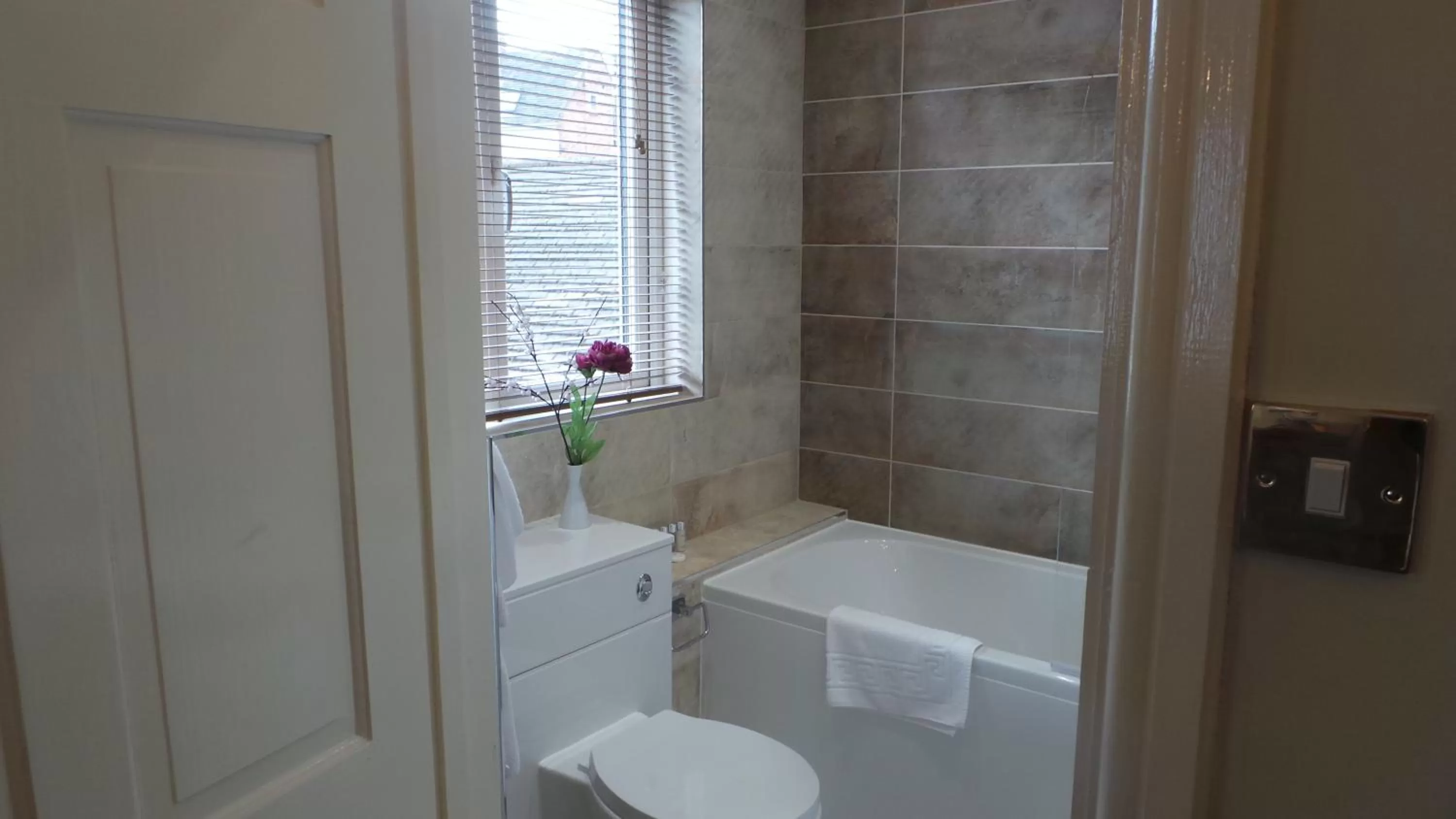 Bathroom in The Peacock Townhouse Hotel Kenilworth - Warwick