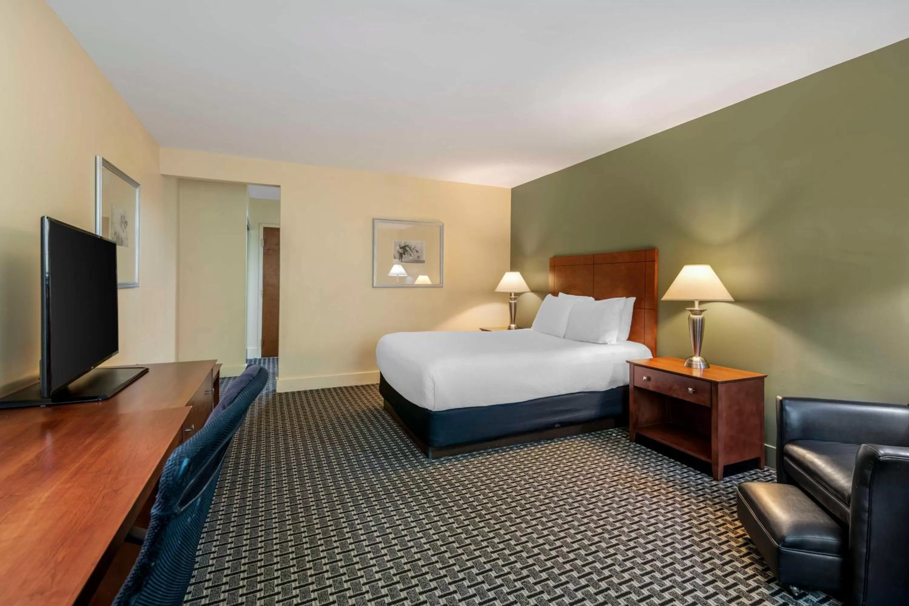 Bedroom, Bed in Best Western Plus Brunswick Bath